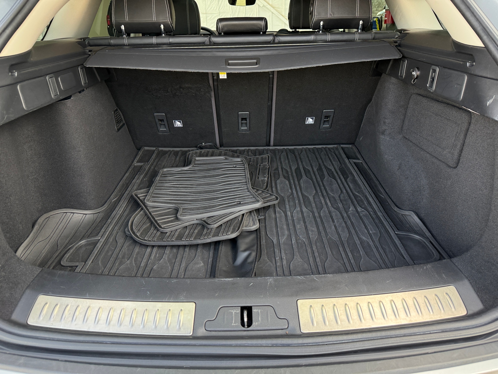 Thumbnail: 2020 Land Rover Range Rover Velar - 6