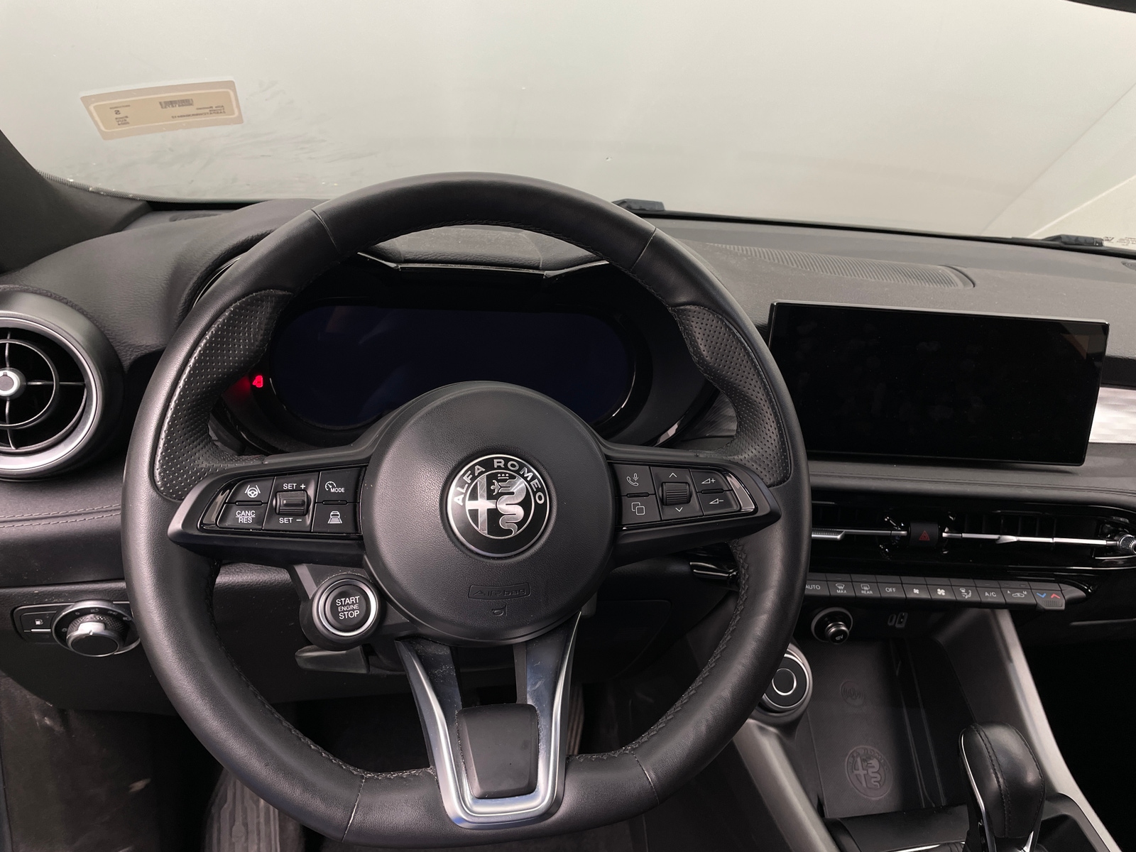 Thumbnail: 2024 Alfa Romeo Tonale - 4