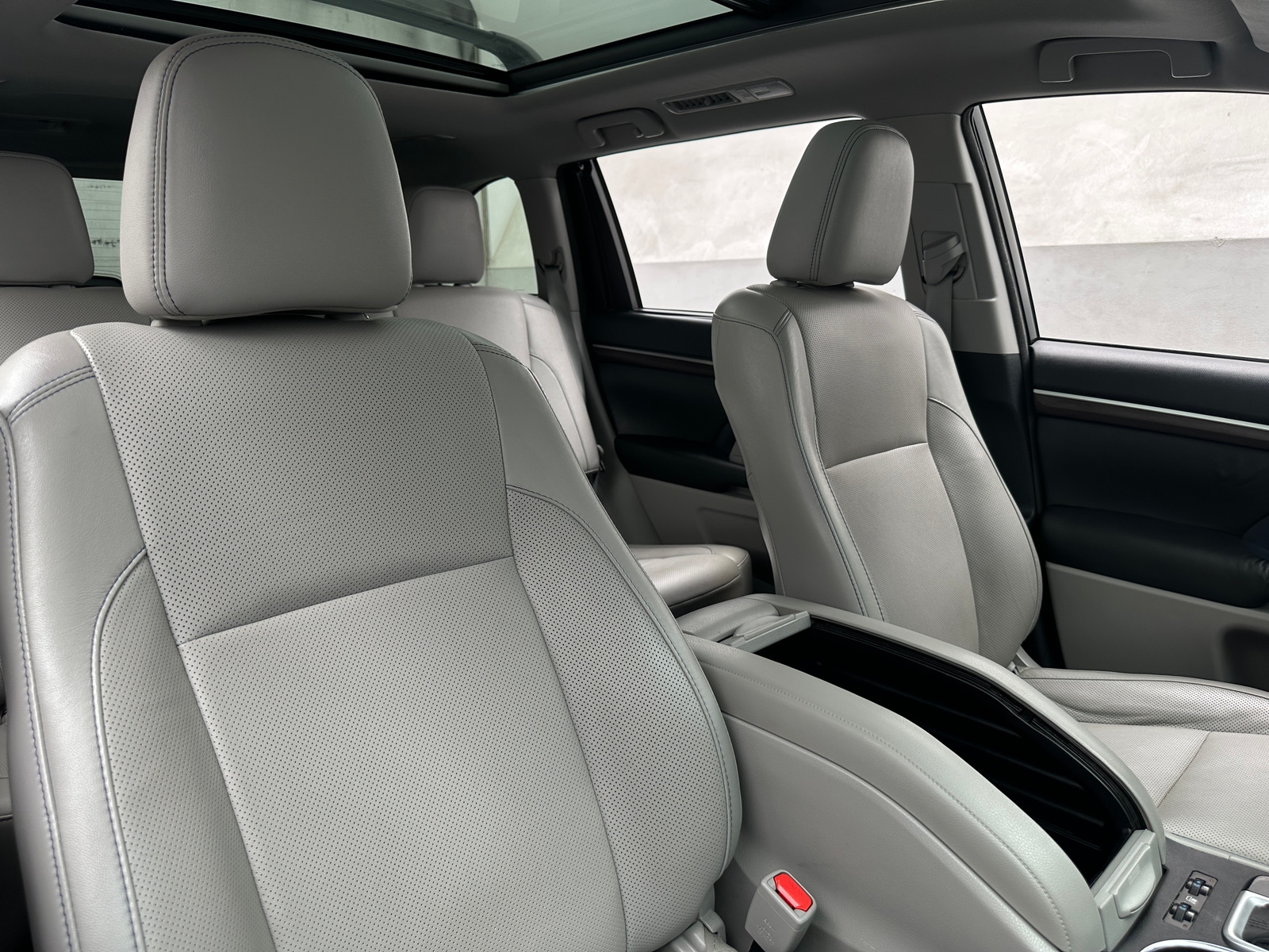 Thumbnail: 2015 Toyota Highlander - 2