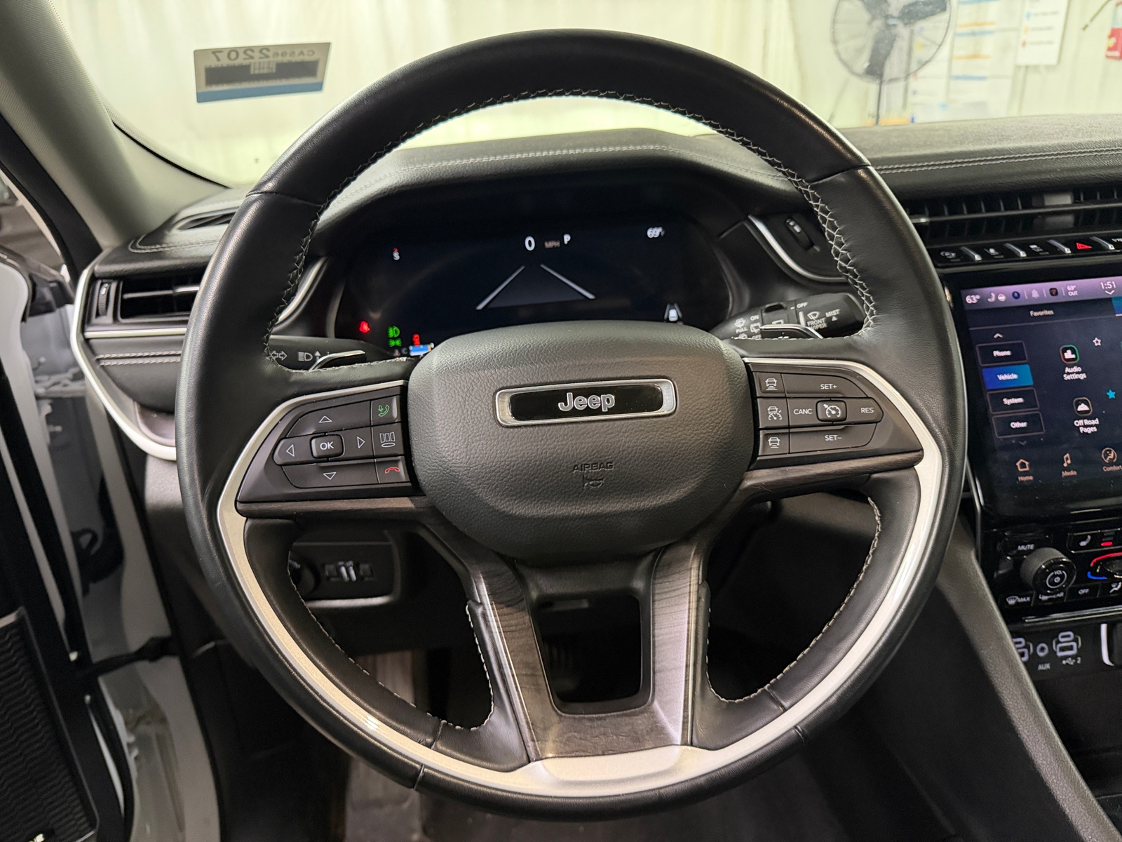 Thumbnail: 2022 Jeep Grand Cherokee L - 4