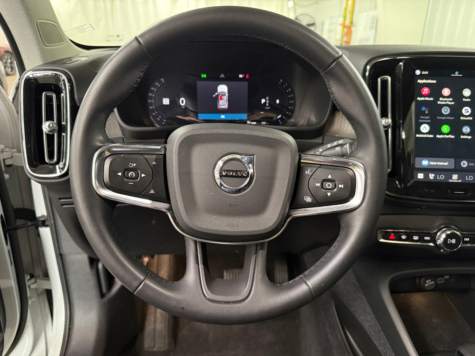Thumbnail: 2023 Volvo XC40 - 4