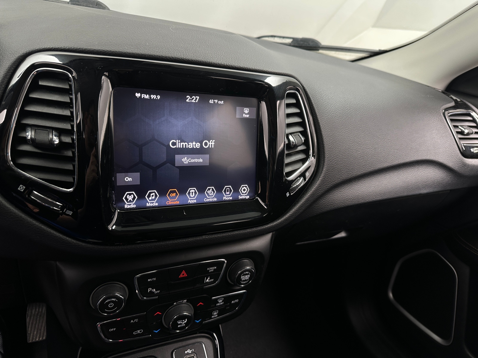 Thumbnail: 2021 Jeep Compass - 3