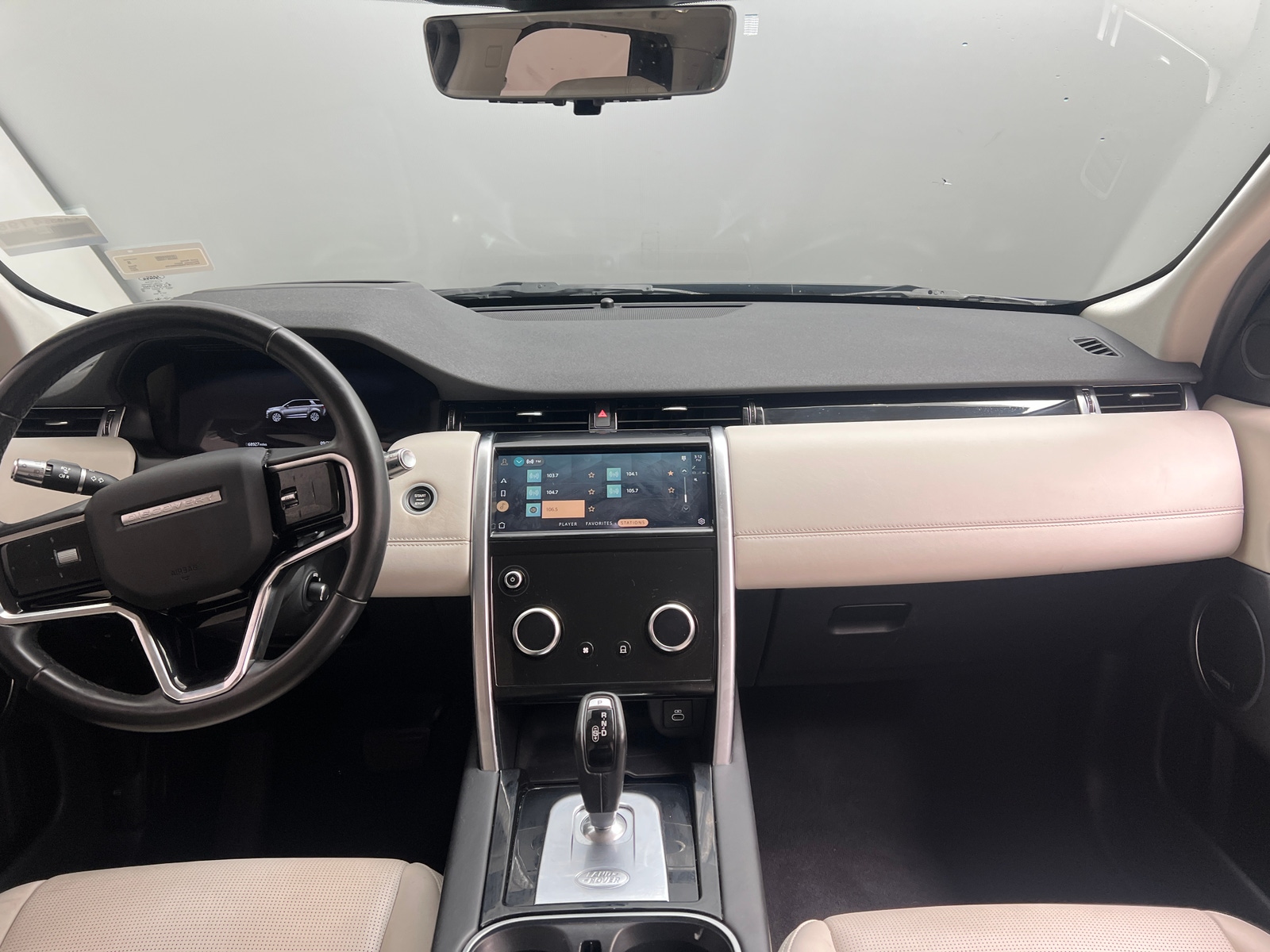 Thumbnail: 2021 Land Rover Discovery Sport - 2
