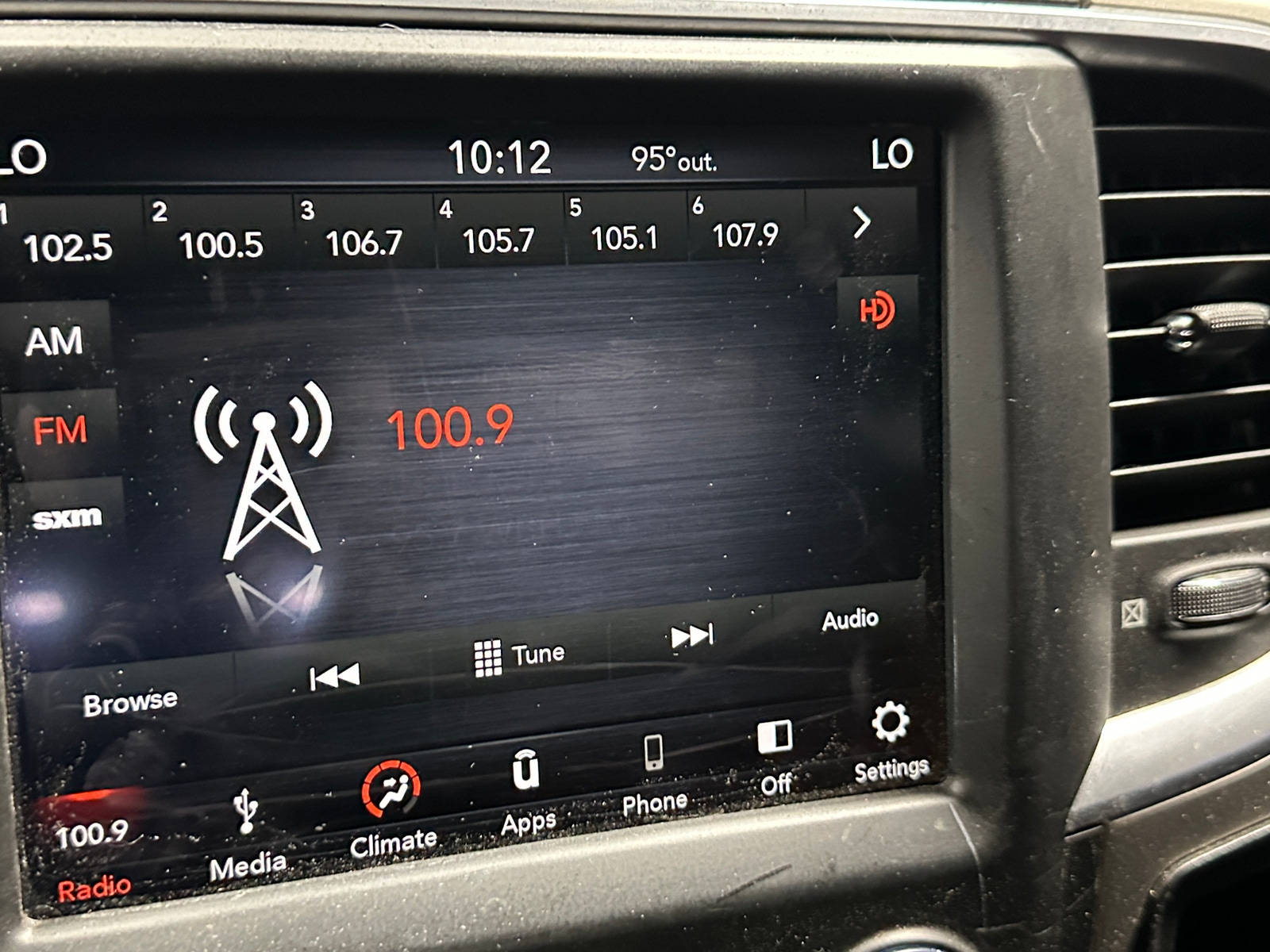 Thumbnail: 2019 RAM 1500 Classic - 4