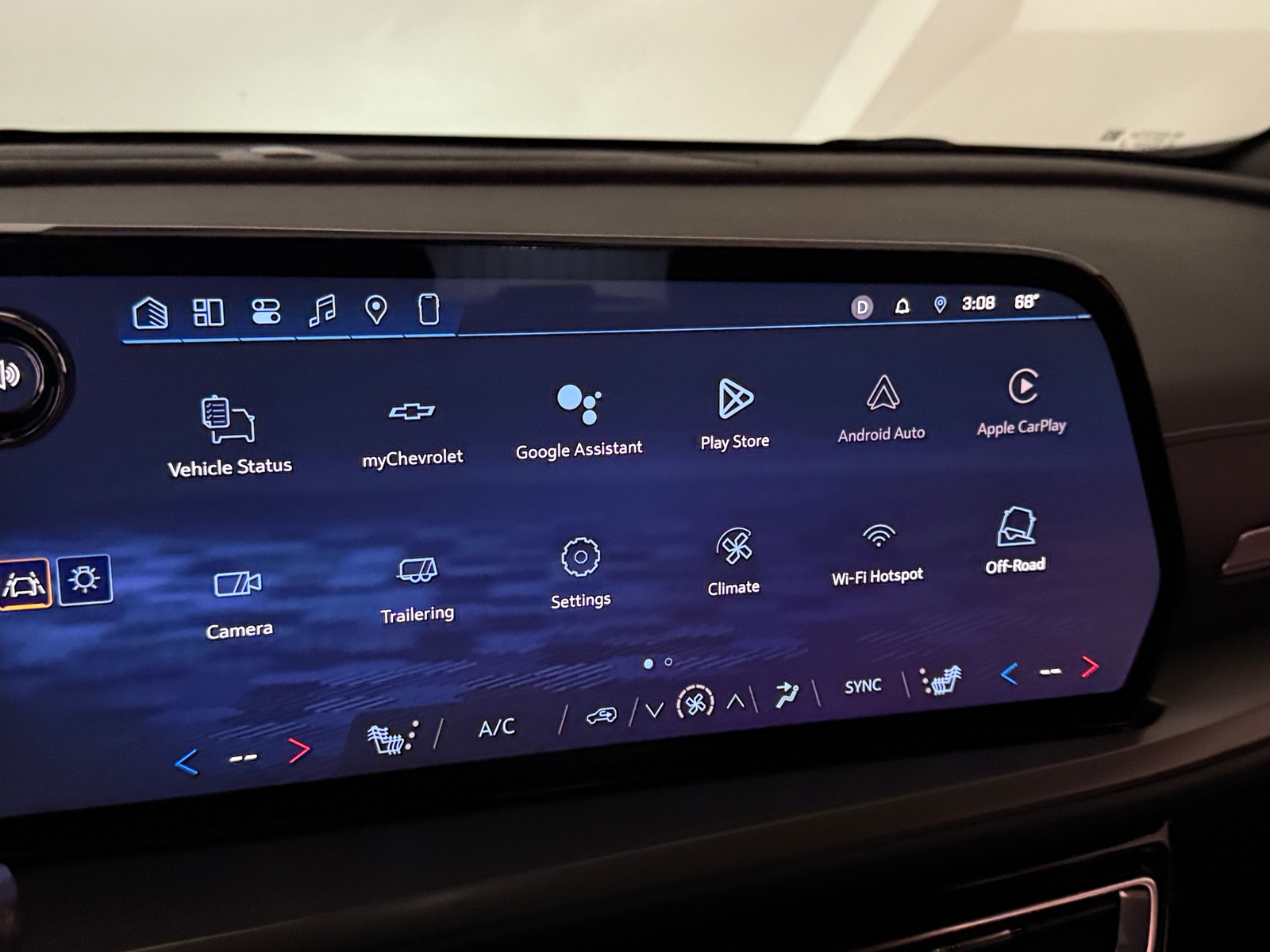 Thumbnail: 2025 Chevrolet Traverse - 3