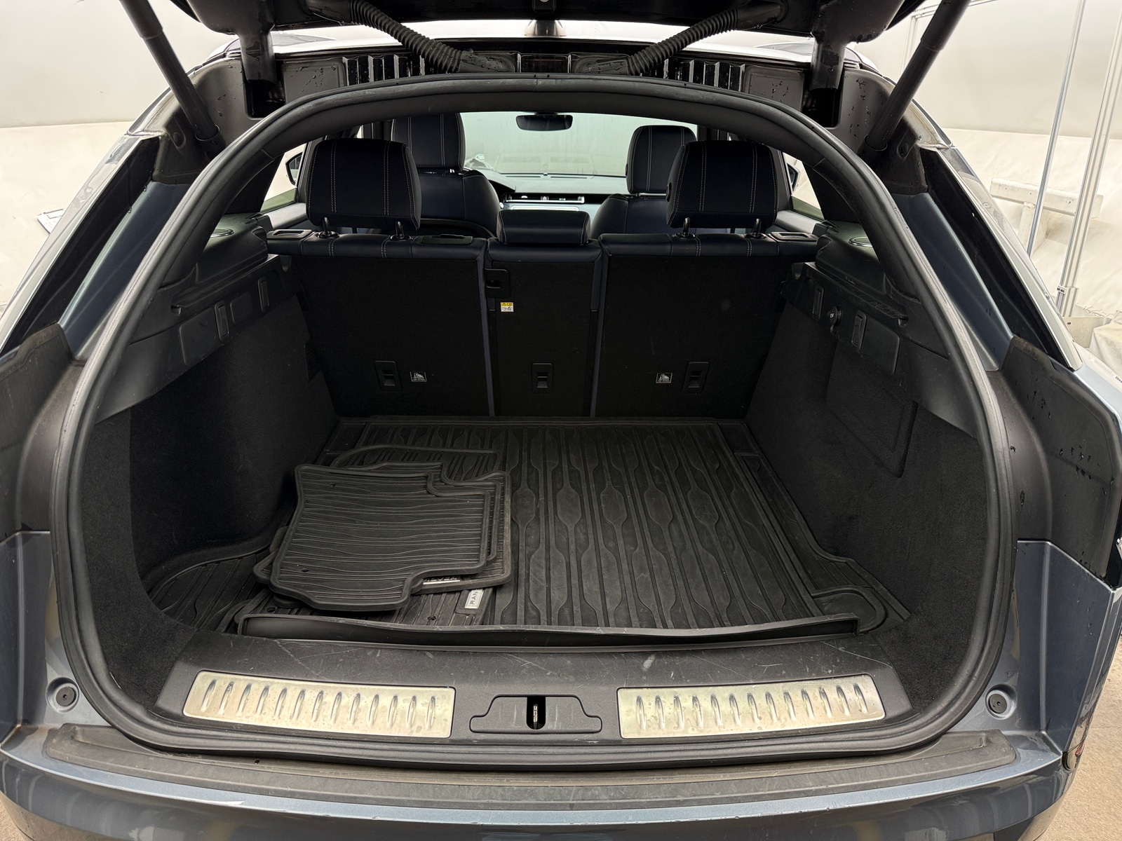 Thumbnail: 2020 Land Rover Range Rover Velar - 7
