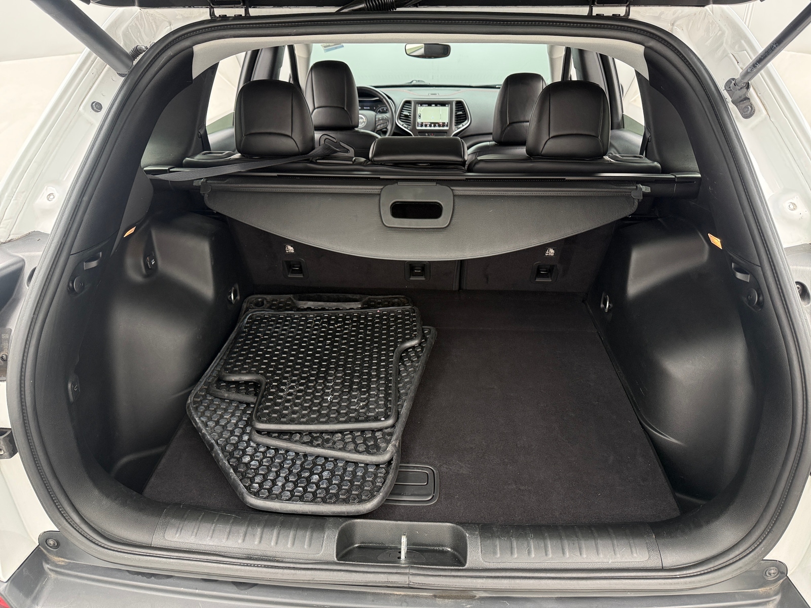 Thumbnail: 2019 Jeep Cherokee - 6