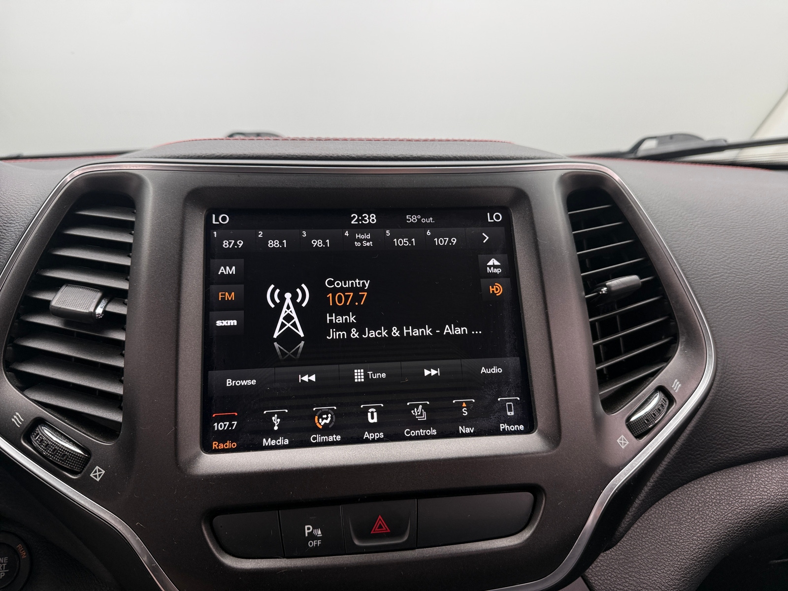 Thumbnail: 2019 Jeep Cherokee - 3