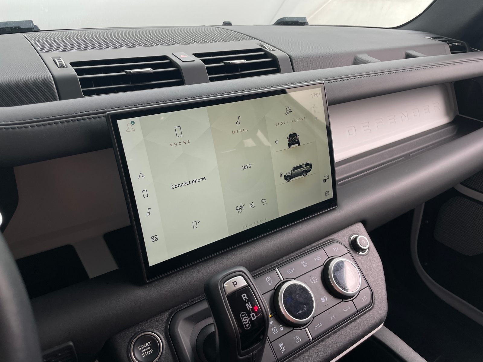 Thumbnail: 2024 Land Rover Defender - 4