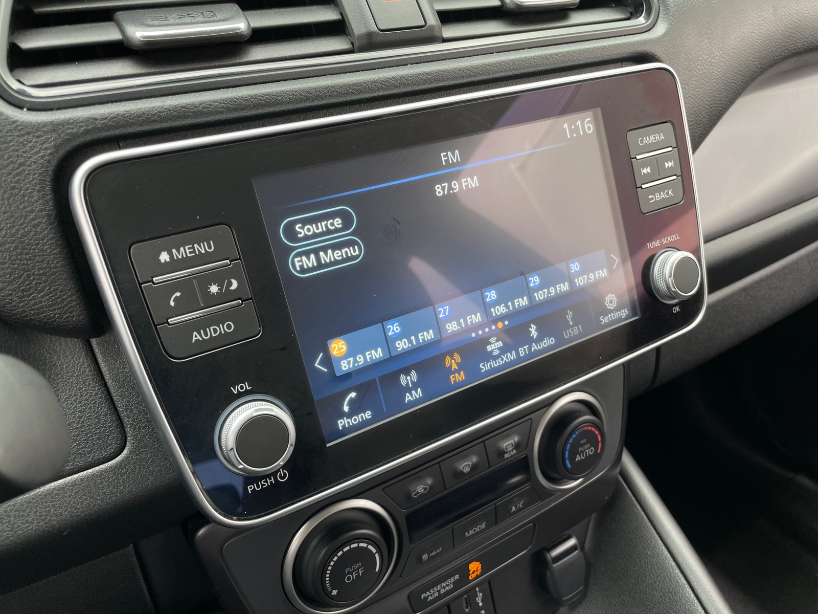 Thumbnail: 2025 Nissan Leaf - 4