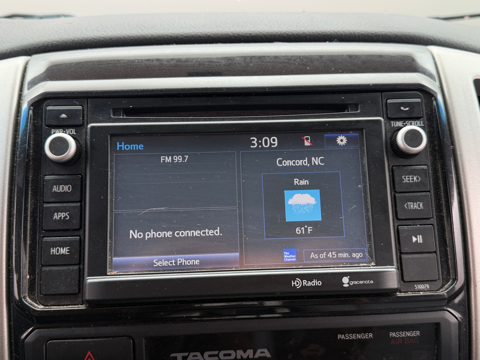 Thumbnail: 2015 Toyota Tacoma - 4