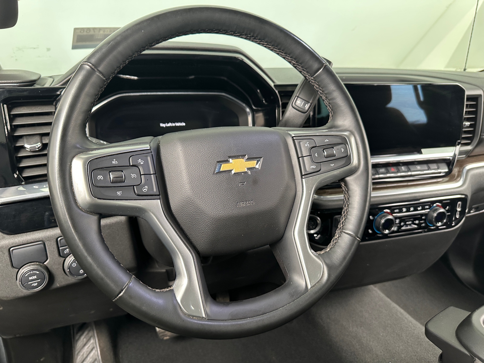 Thumbnail: 2025 Chevrolet Silverado 1500 - 5