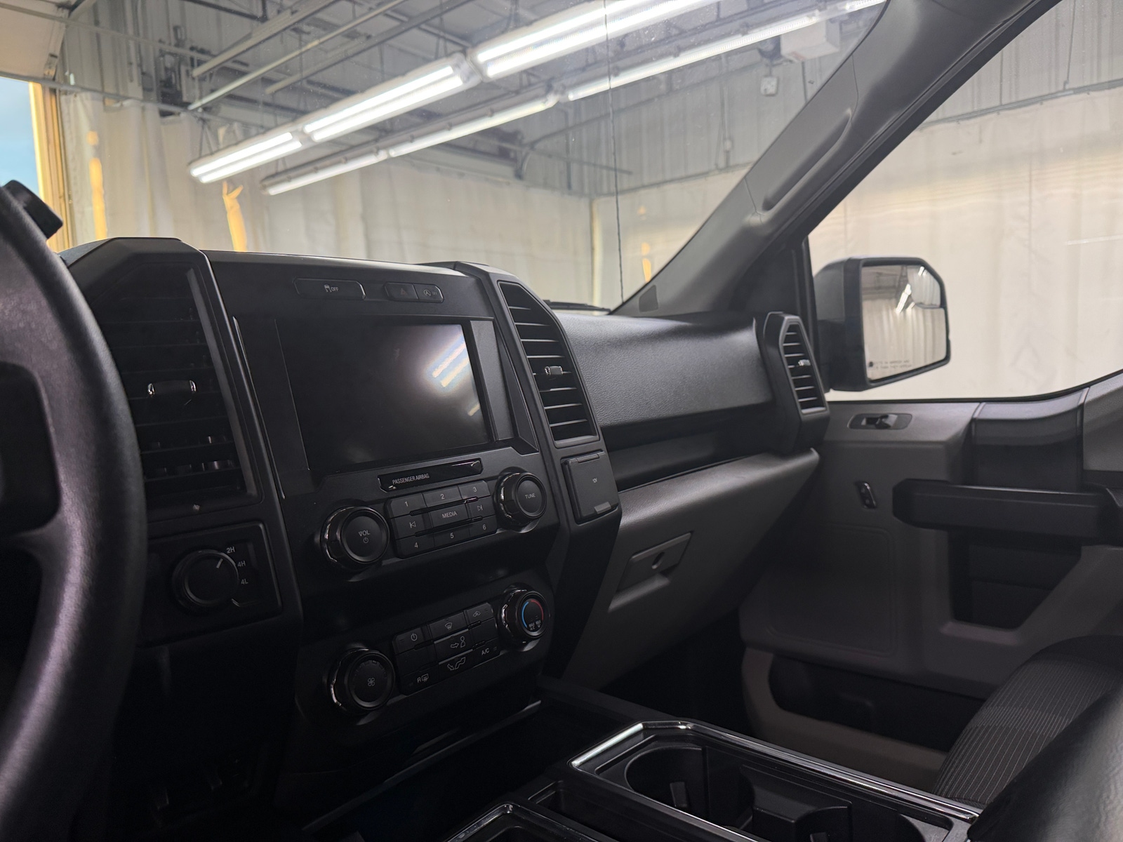 Thumbnail: 2019 Ford Econoline - 4