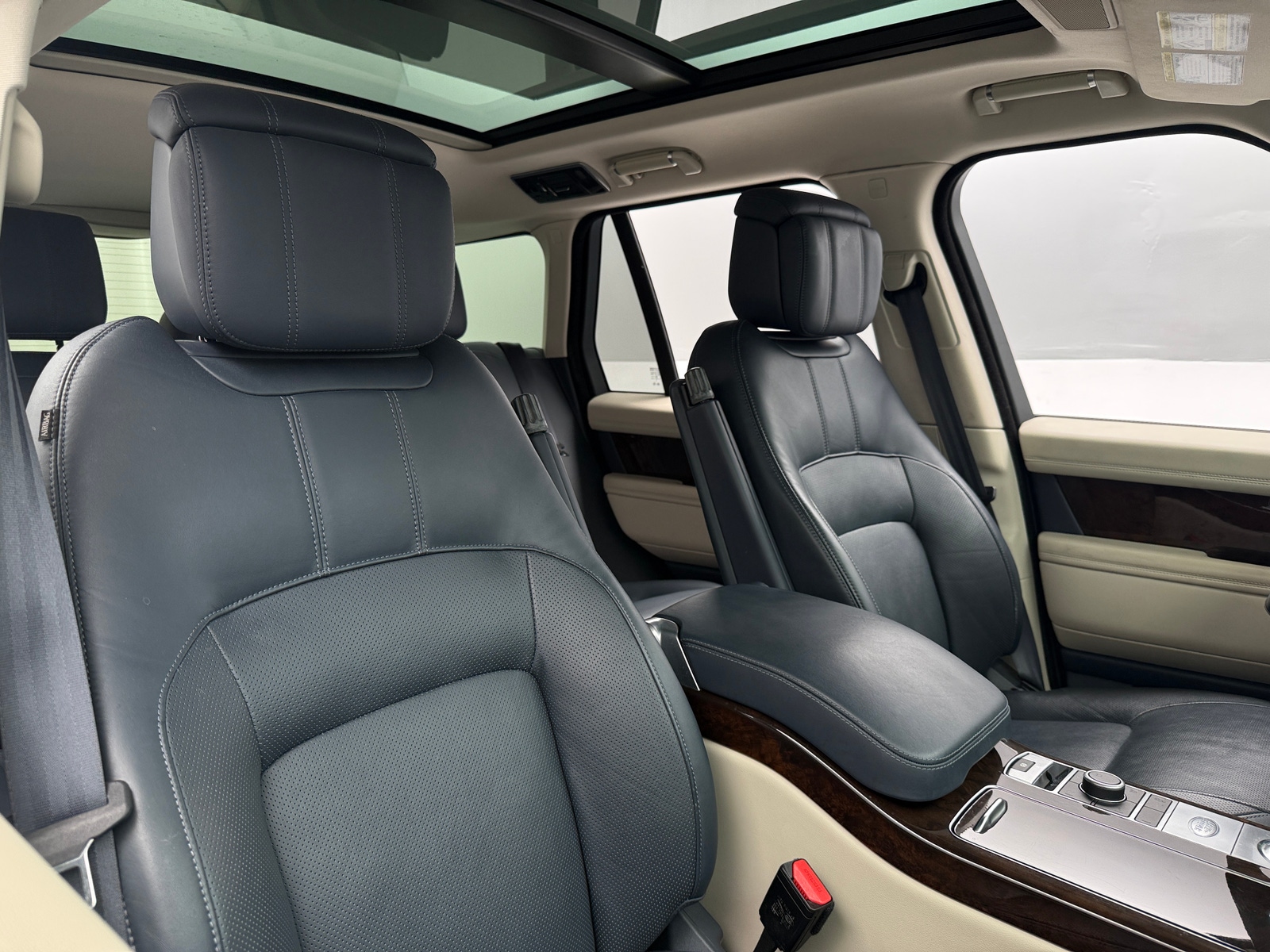Thumbnail: 2021 Land Rover Range Rover - 2