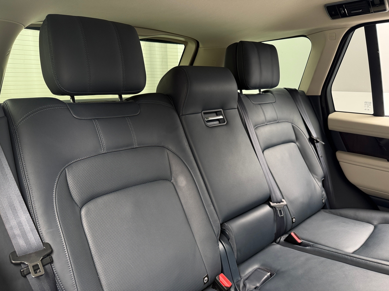 Thumbnail: 2021 Land Rover Range Rover - 6
