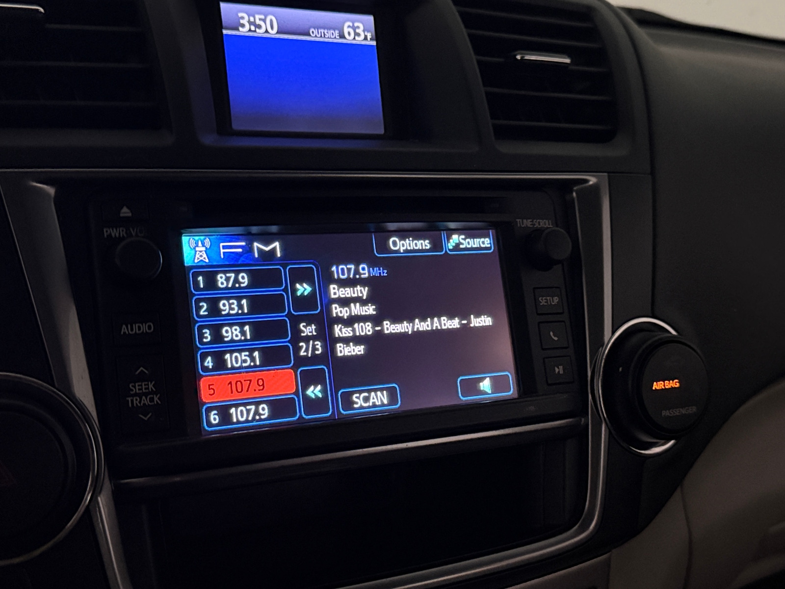 Thumbnail: 2013 Toyota Highlander - 4