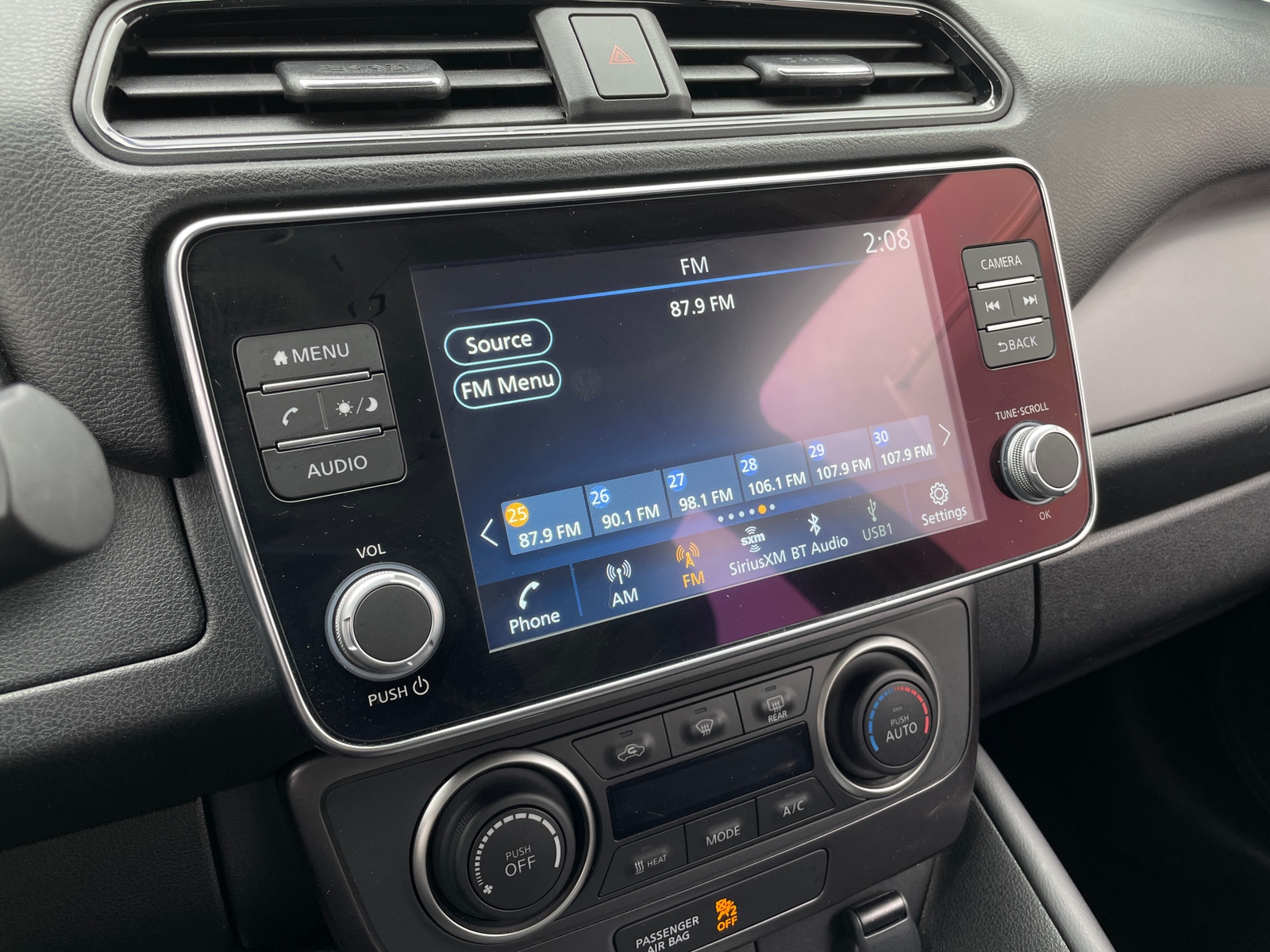 Thumbnail: 2025 Nissan Leaf - 4