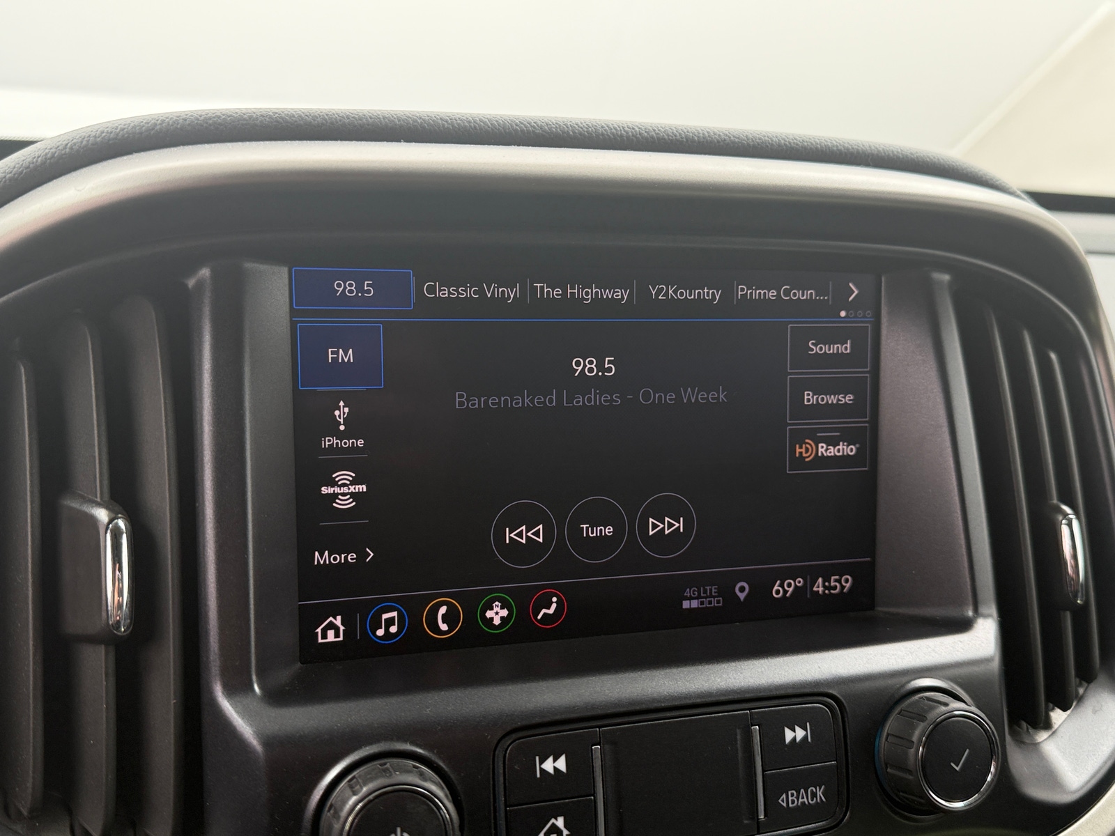 Thumbnail: 2020 Chevrolet Colorado - 3