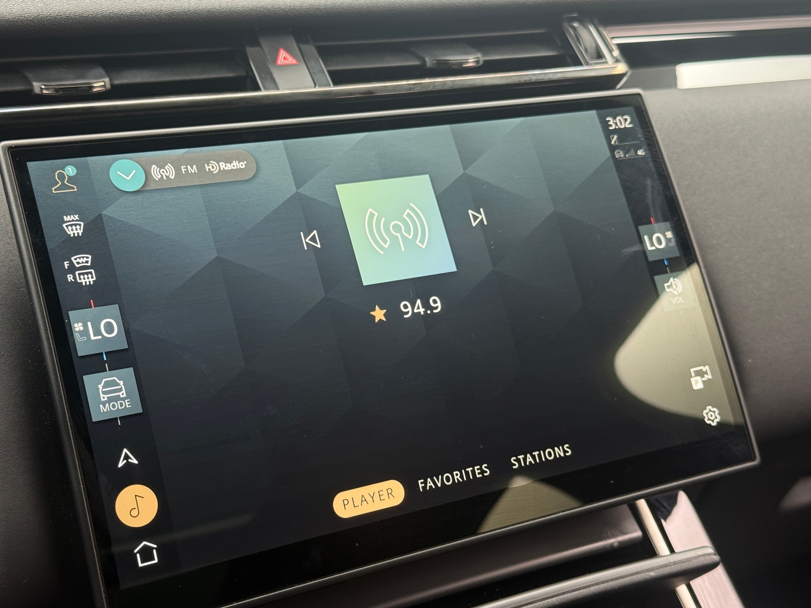 Thumbnail: 2025 Land Rover Range Rover Velar - 3