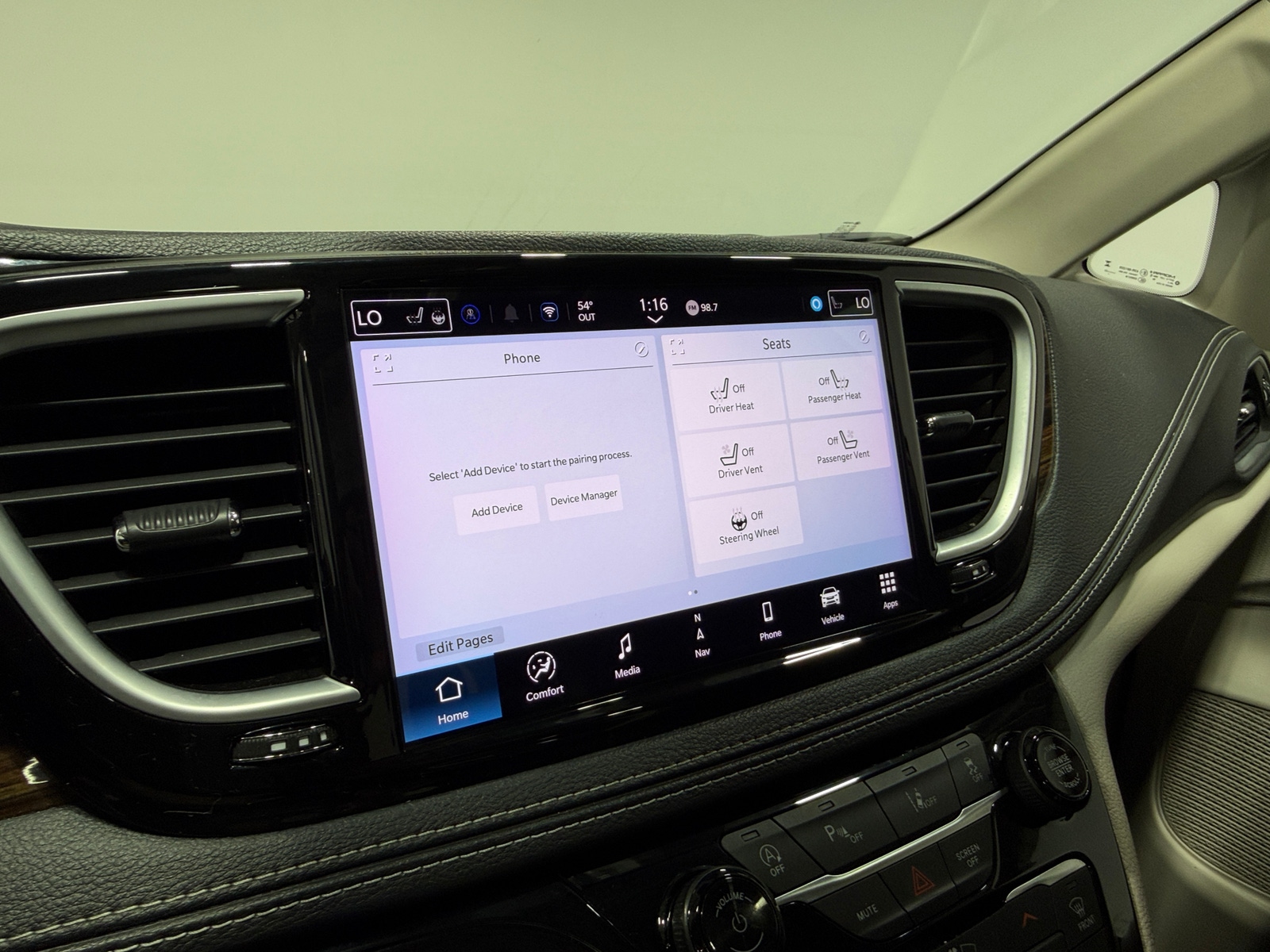 Thumbnail: 2023 Chrysler Pacifica - 3
