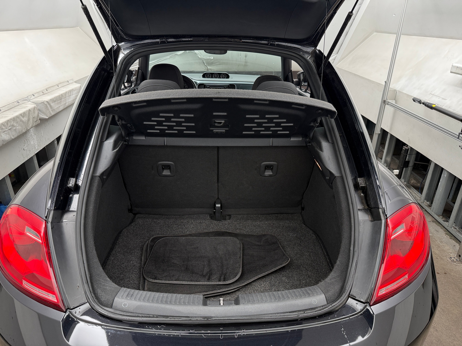 Thumbnail: 2012 Volkswagen Beetle - 7