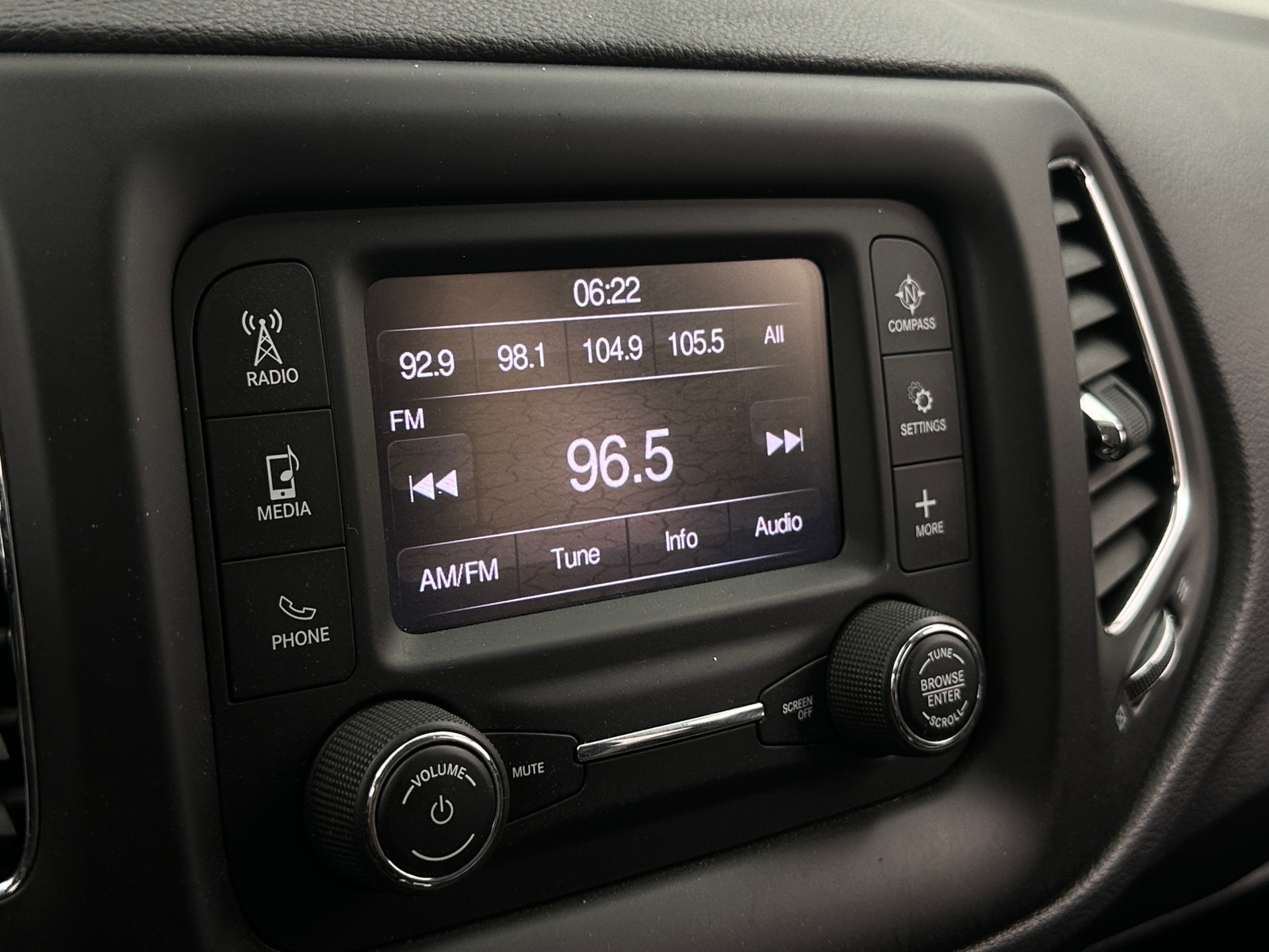 Thumbnail: 2018 Jeep Compass - 4