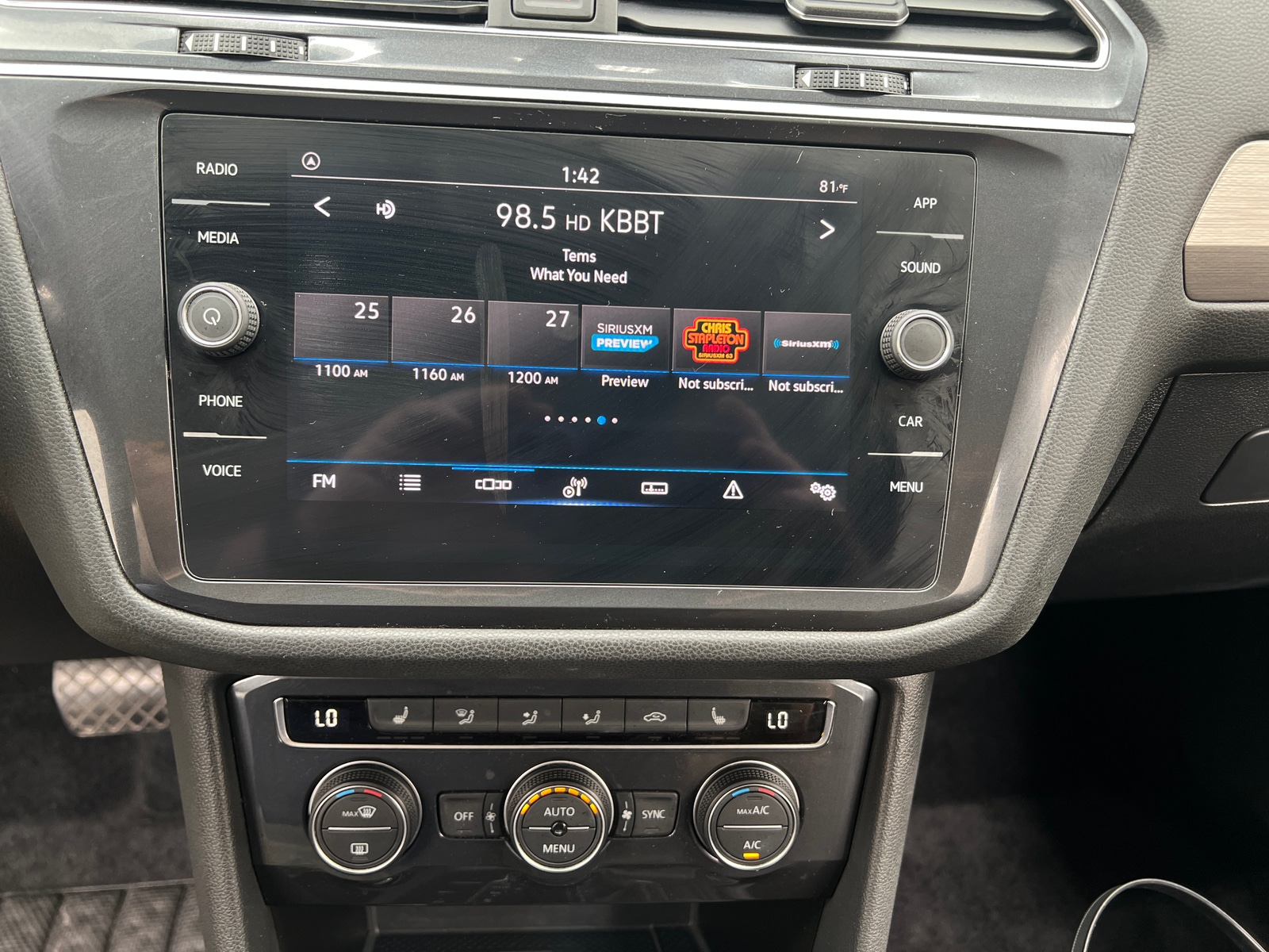 Thumbnail: 2021 Volkswagen Tiguan - 4