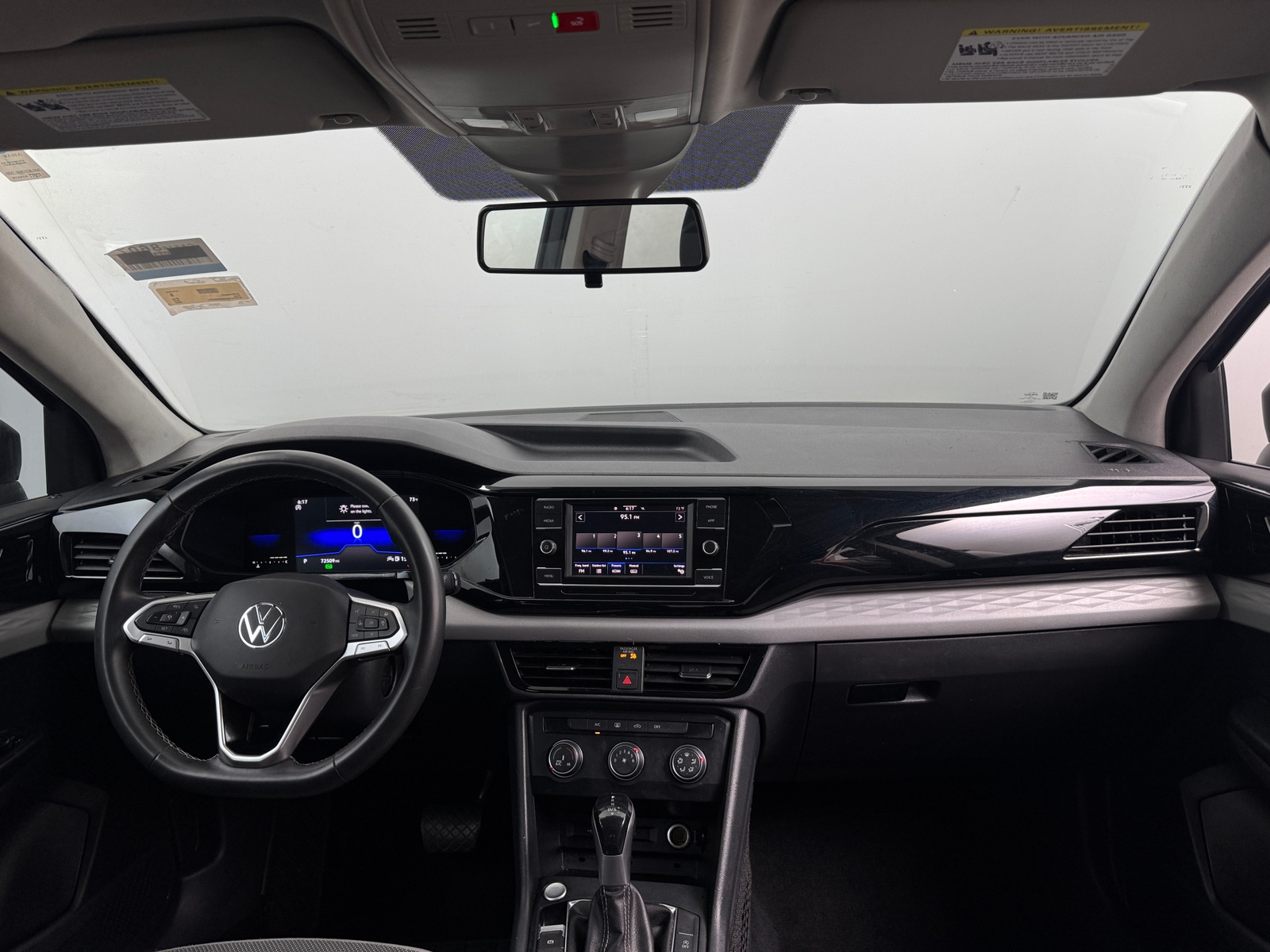 Thumbnail: 2022 Volkswagen Taos - 3