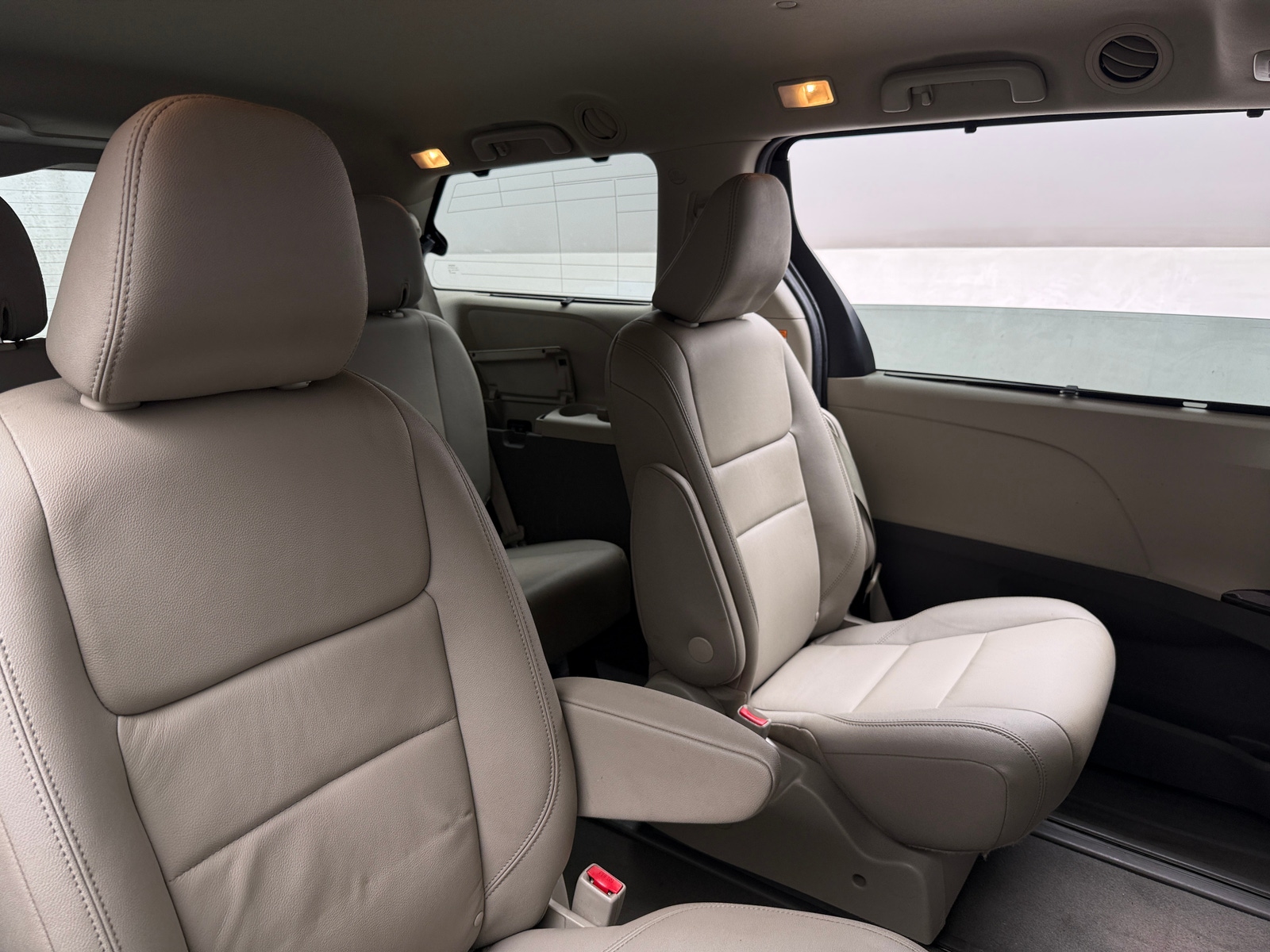 Thumbnail: 2020 Toyota Sienna - 5