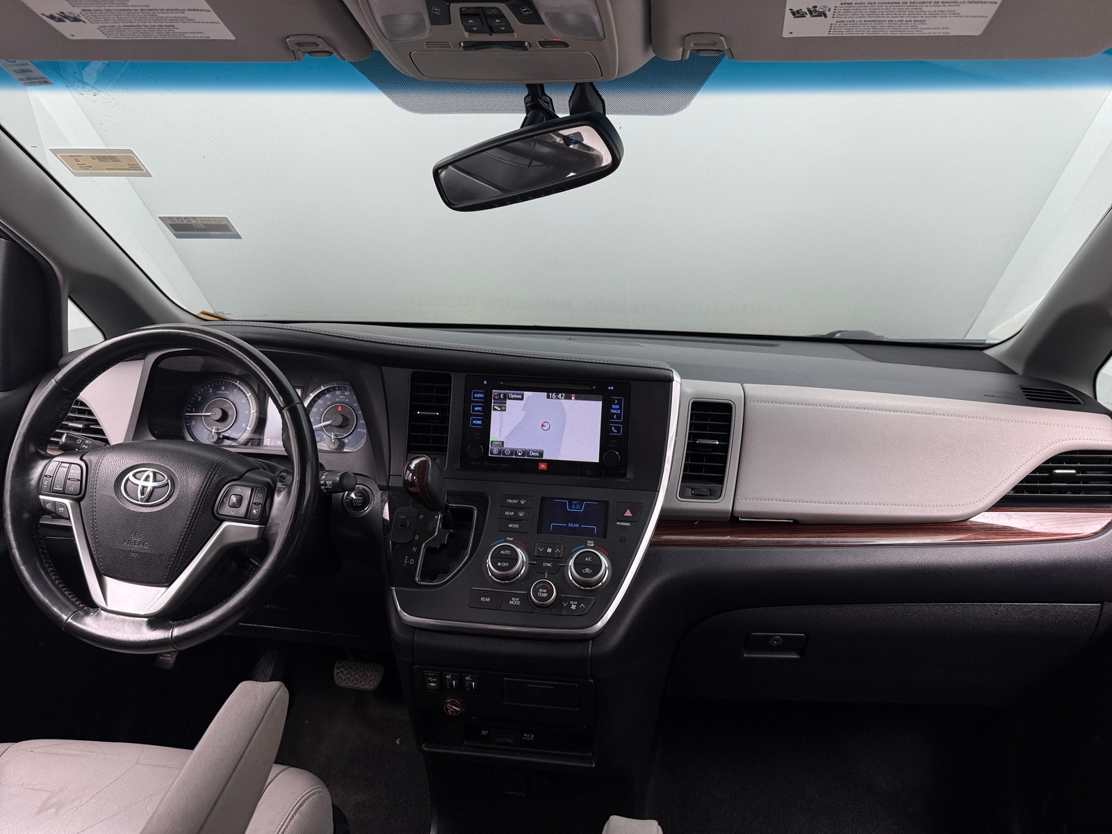 Thumbnail: 2017 Toyota Sienna - 2