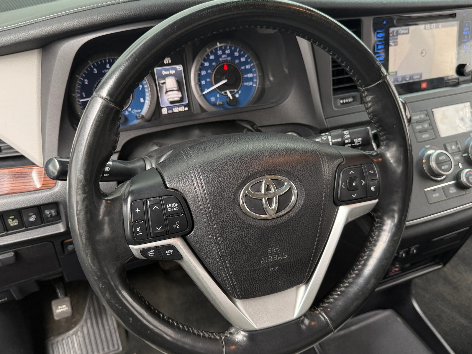 Thumbnail: 2017 Toyota Sienna - 4