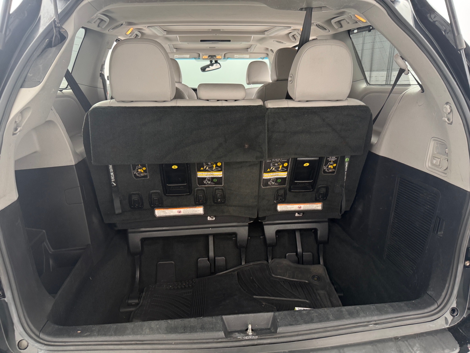 Thumbnail: 2017 Toyota Sienna - 6