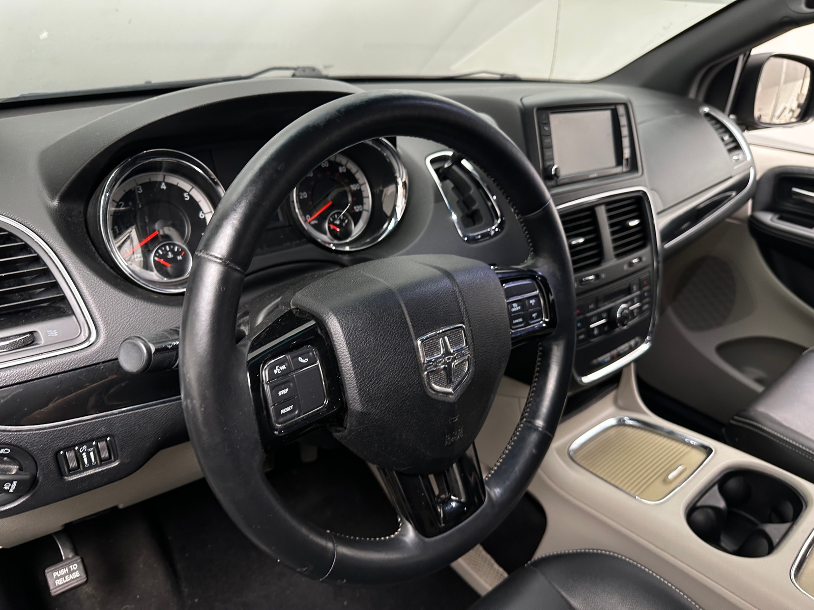 Thumbnail: 2016 Dodge Grand Caravan - 4
