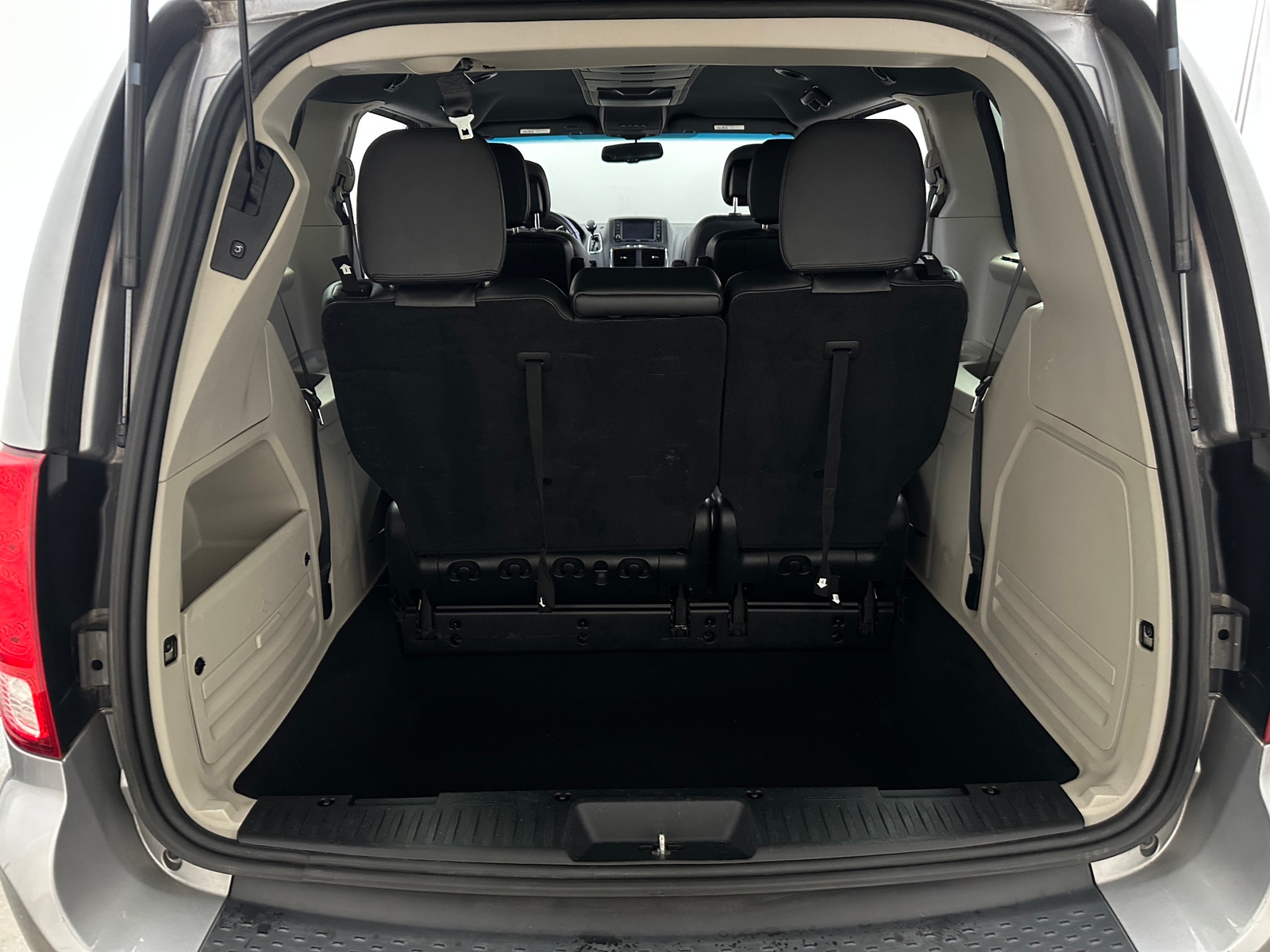 Thumbnail: 2016 Dodge Grand Caravan - 6