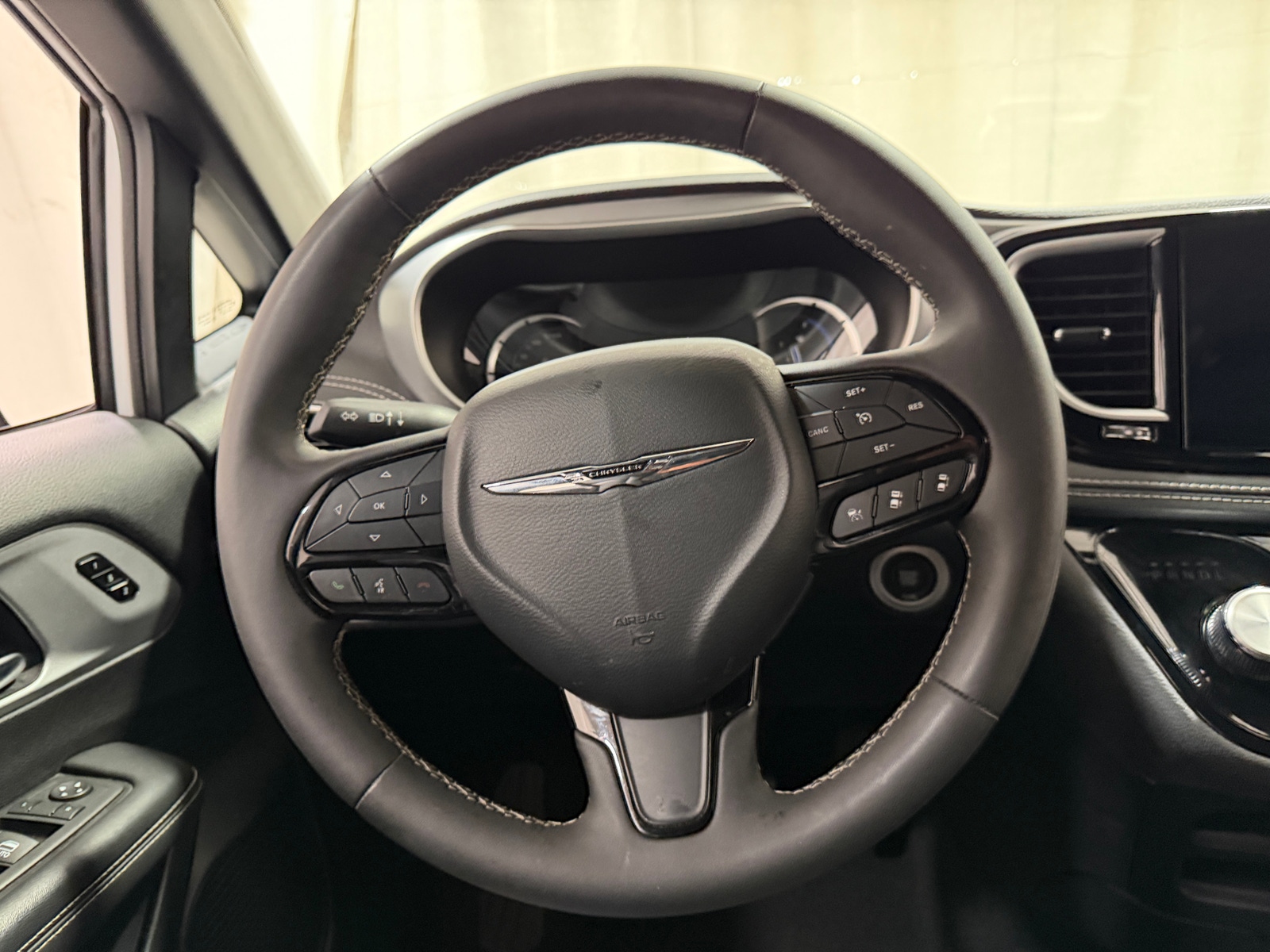 Thumbnail: 2024 Chrysler Pacifica - 4