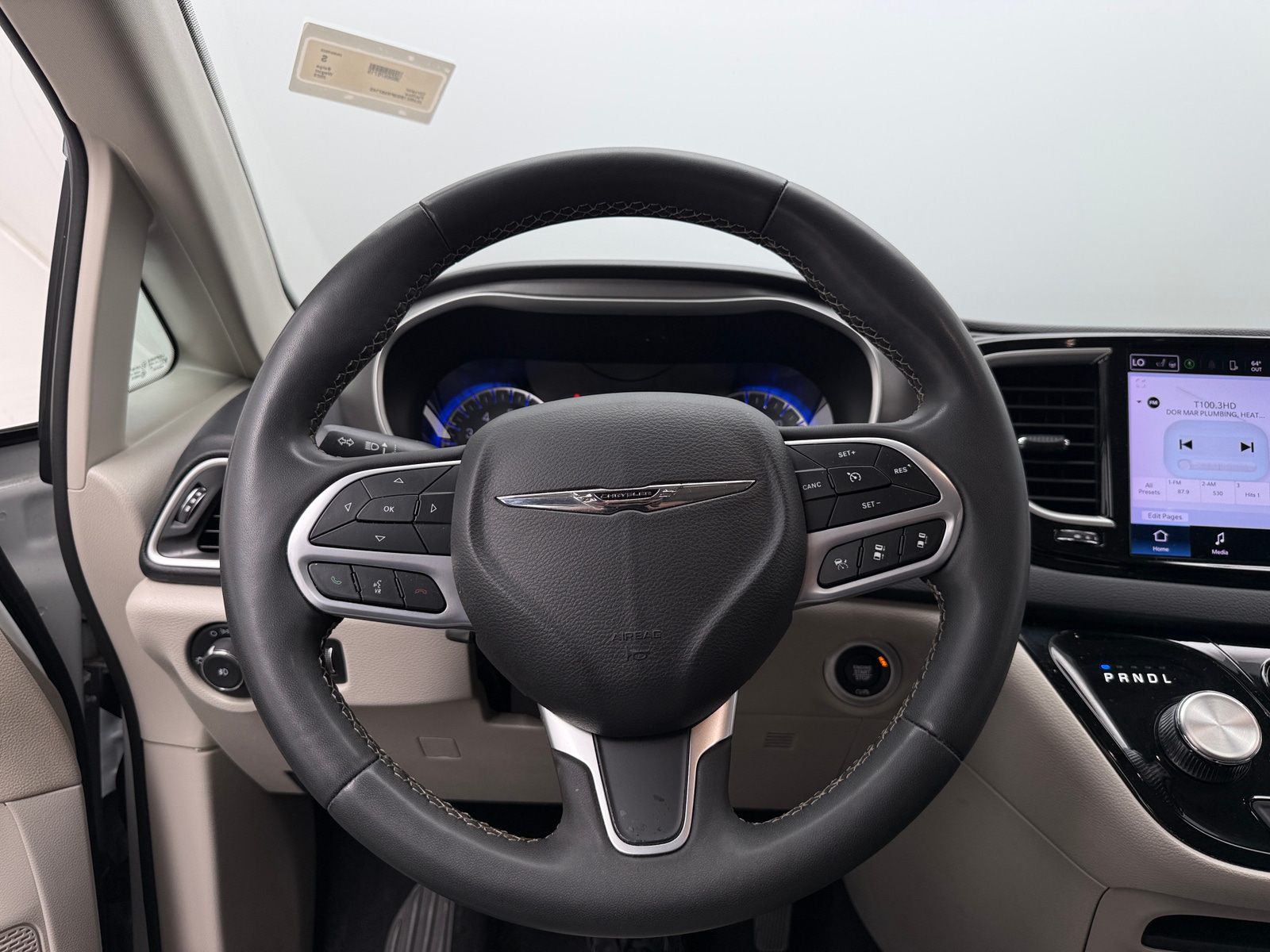 Thumbnail: 2023 Chrysler Pacifica - 4
