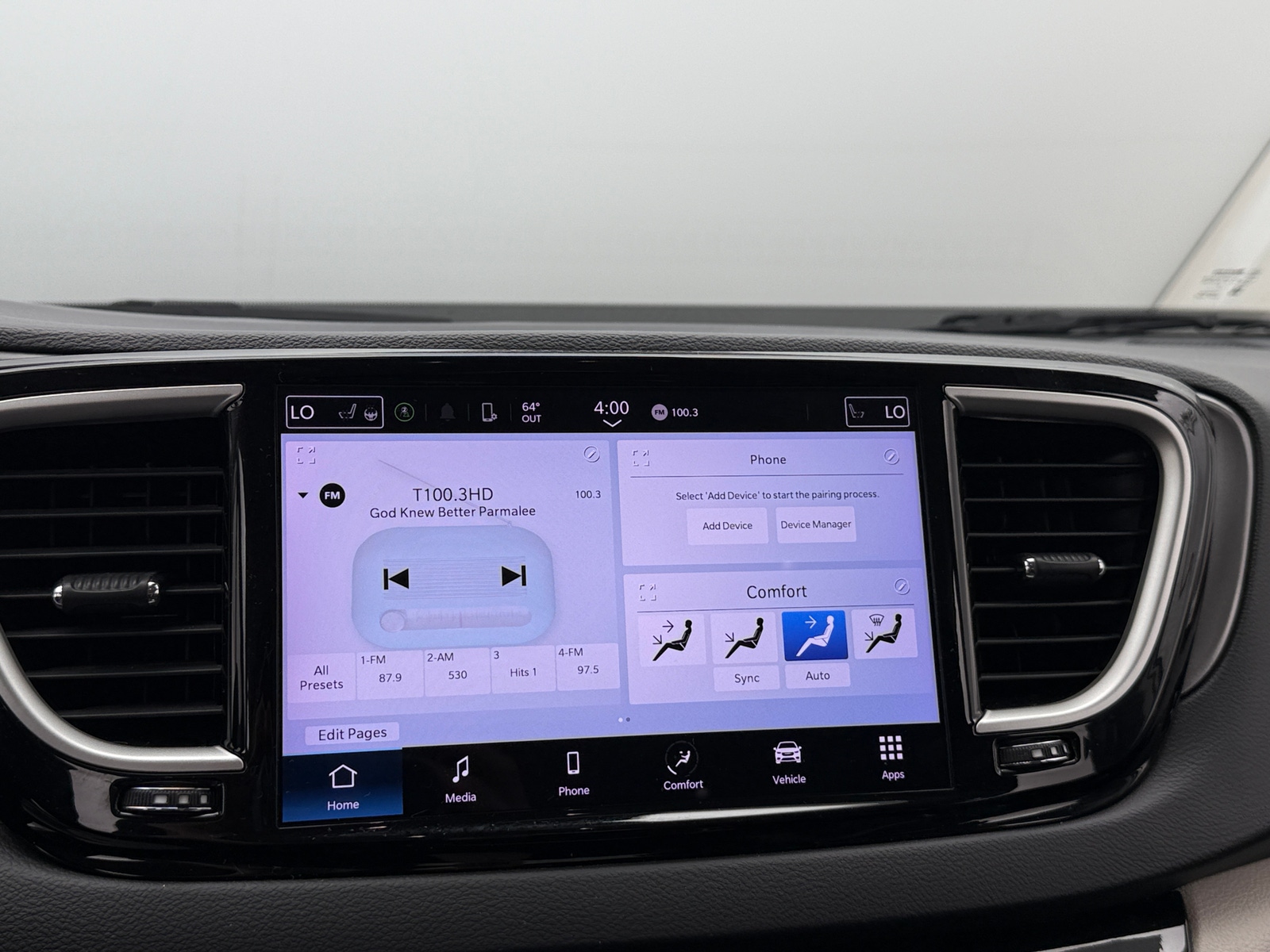 Thumbnail: 2023 Chrysler Pacifica - 3