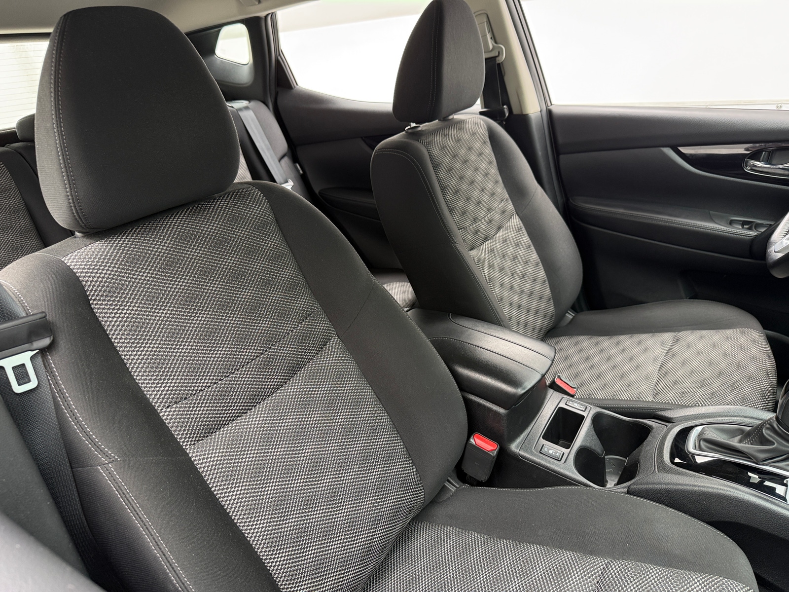 Thumbnail: 2021 Nissan Rogue Sport - 2