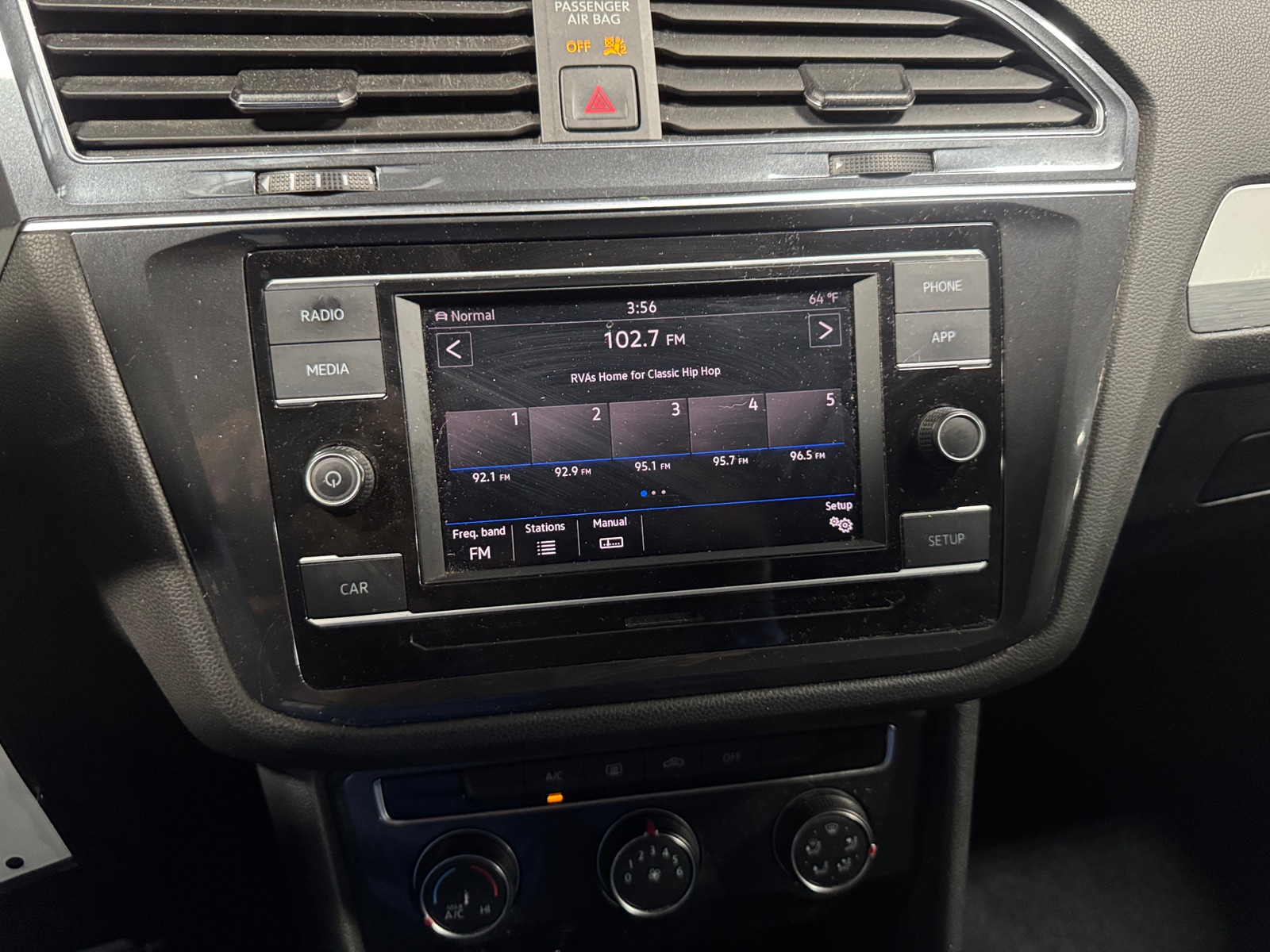 Thumbnail: 2019 Volkswagen Tiguan - 4
