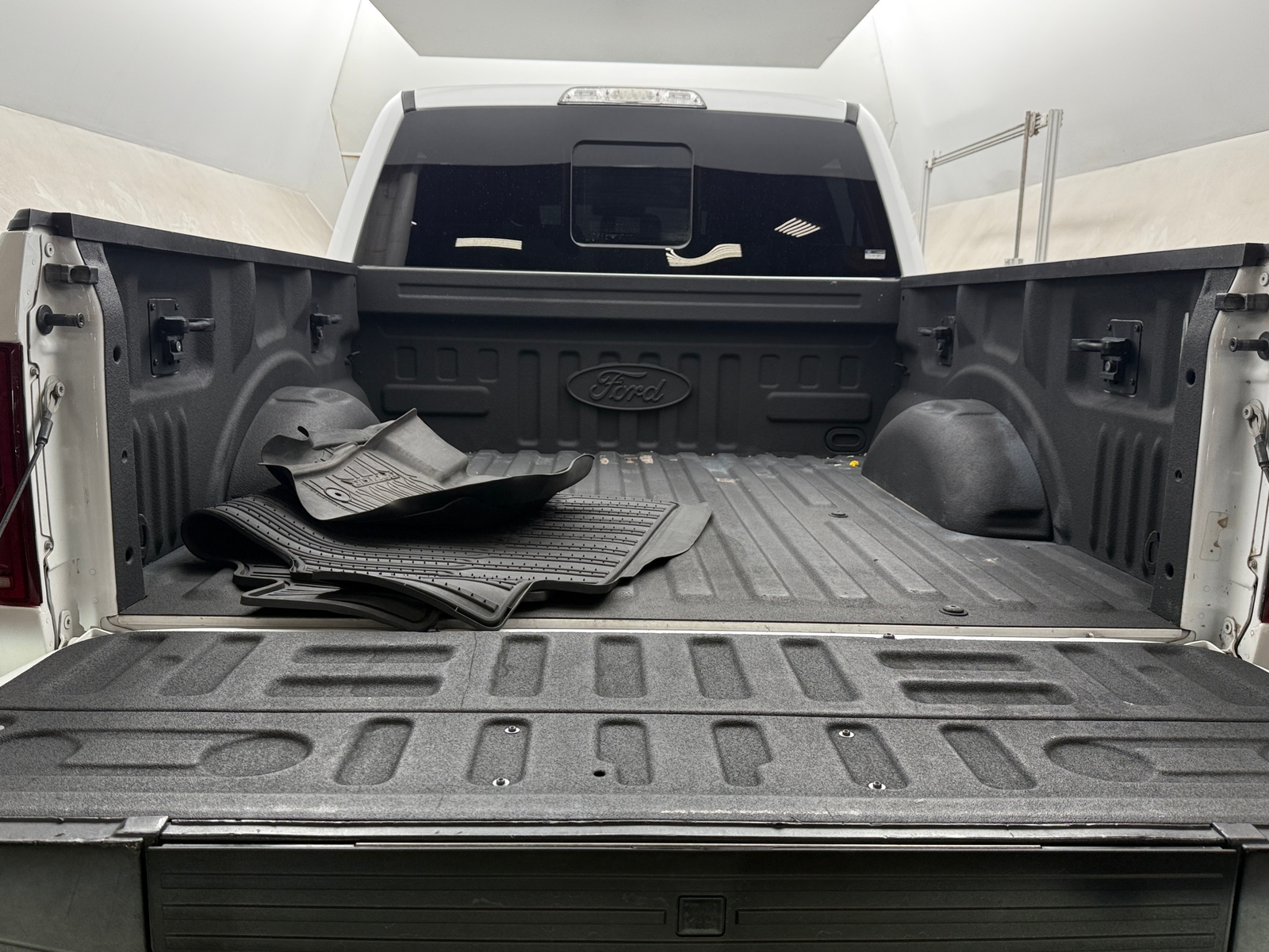Thumbnail: 2017 Ford Econoline - 6