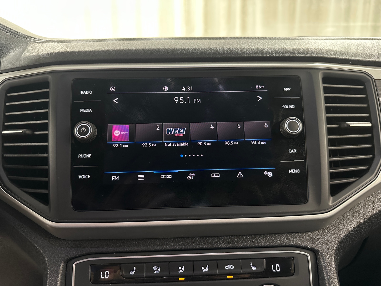 Thumbnail: 2021 Volkswagen Atlas - 4