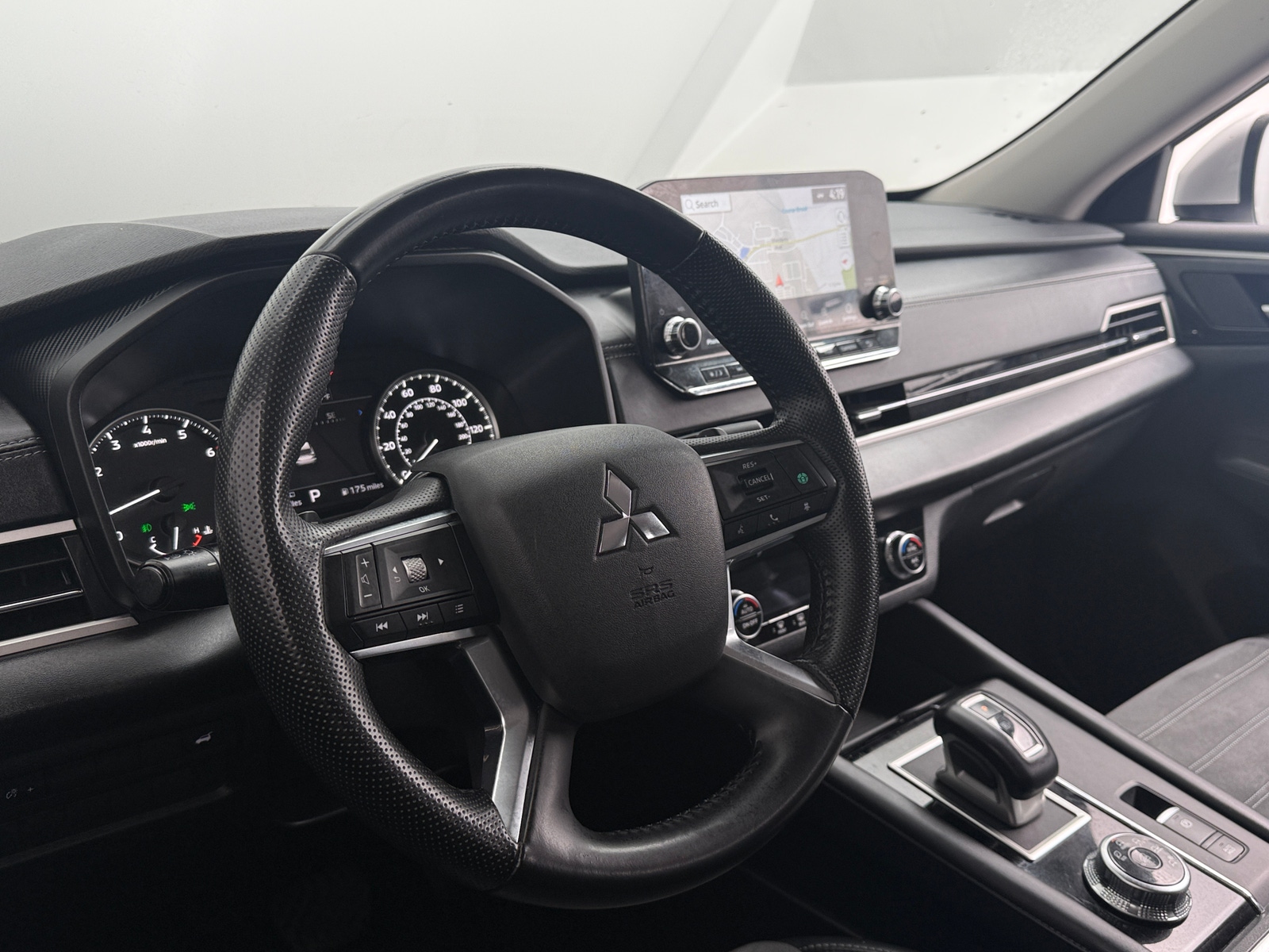 Thumbnail: 2024 Mitsubishi Outlander - 4