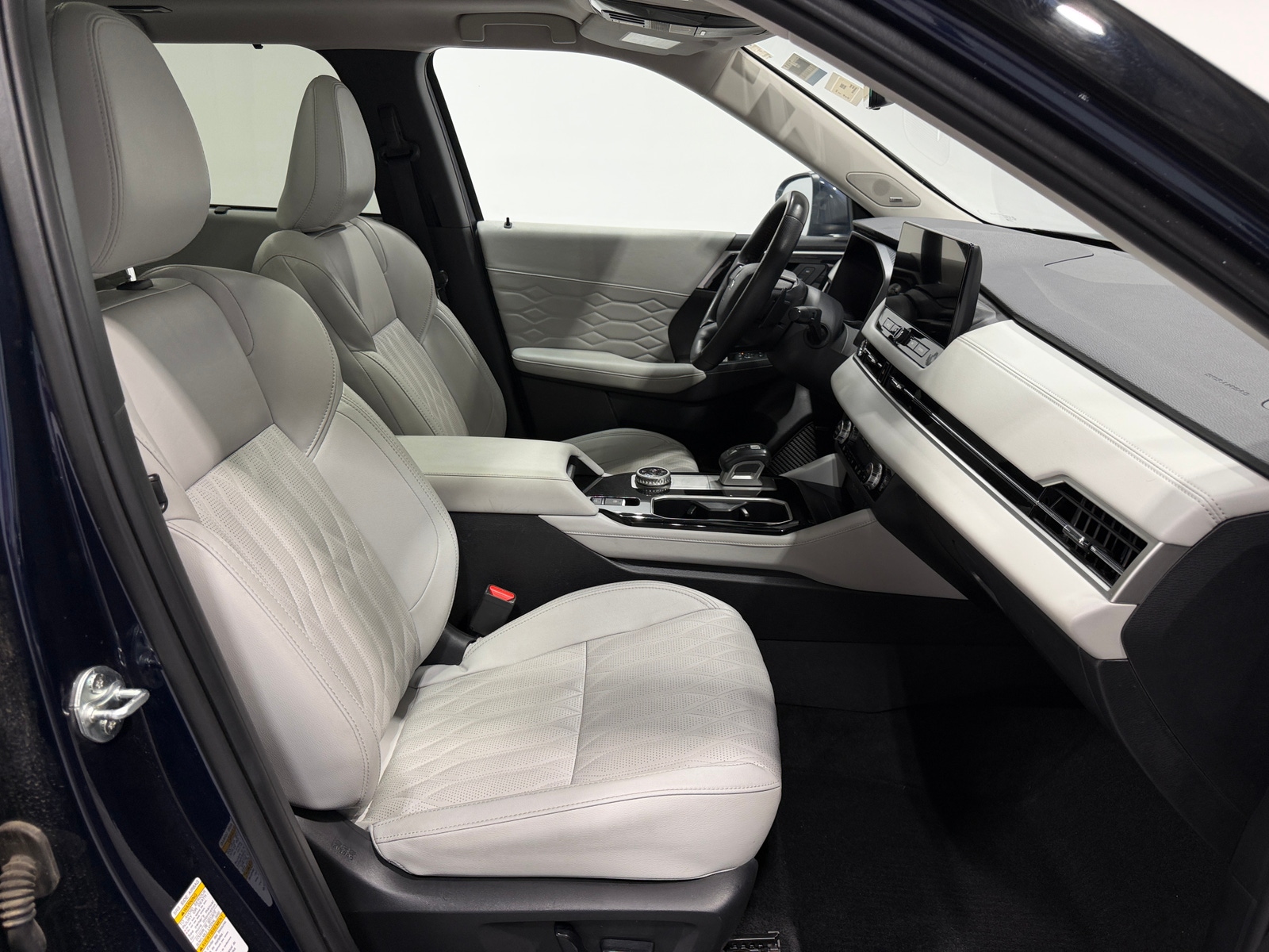 Thumbnail: 2025 Mitsubishi Outlander - 2