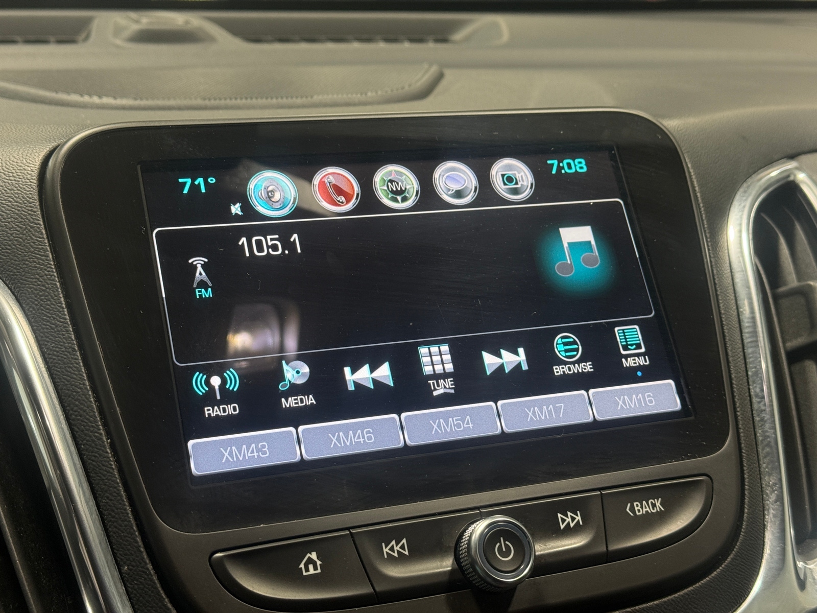 Thumbnail: 2018 Chevrolet Equinox - 3