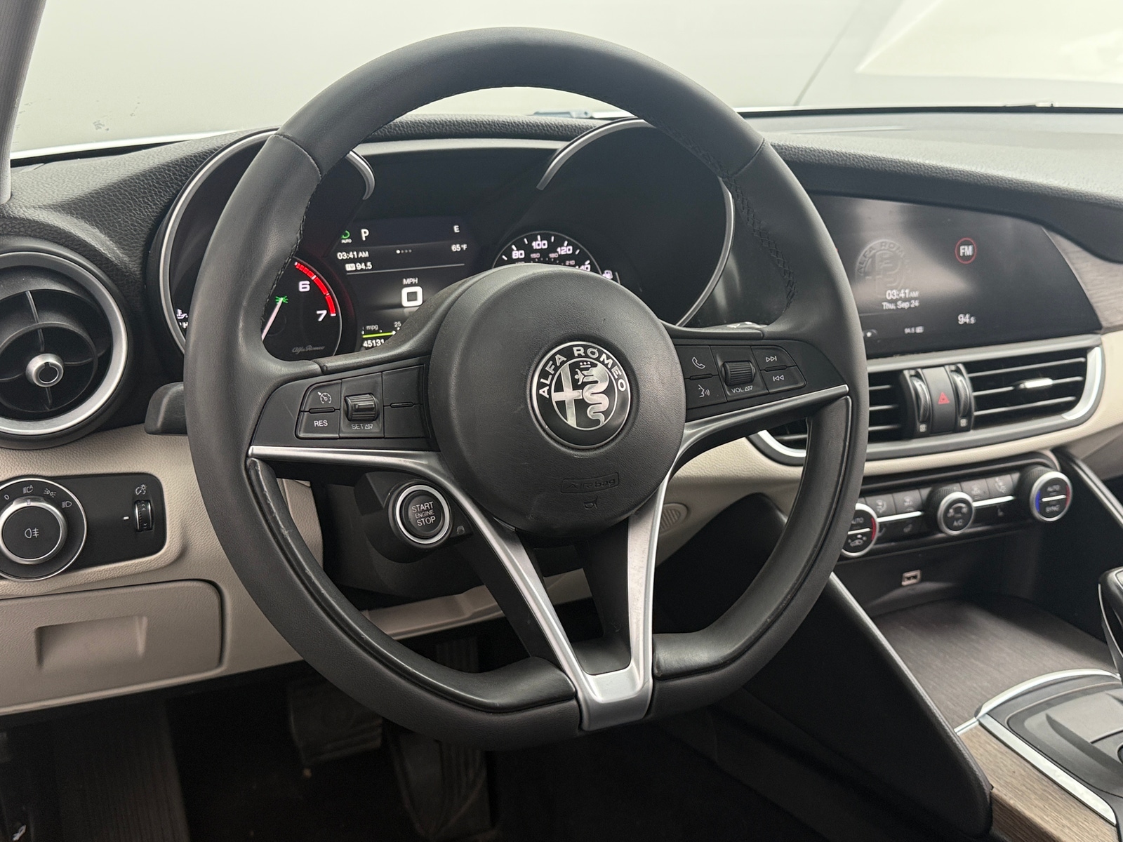 Thumbnail: 2019 Alfa Romeo Giulia - 4