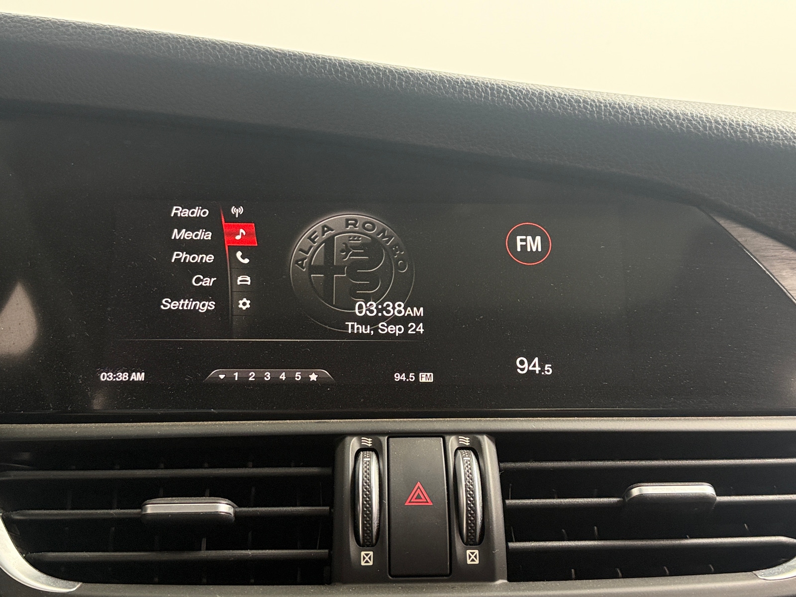 Thumbnail: 2019 Alfa Romeo Giulia - 3