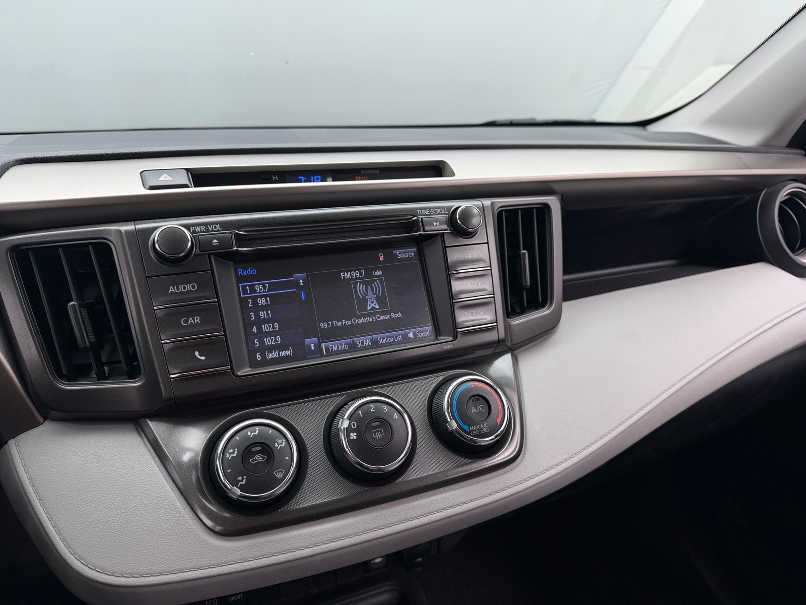Thumbnail: 2014 Toyota RAV4 - 4
