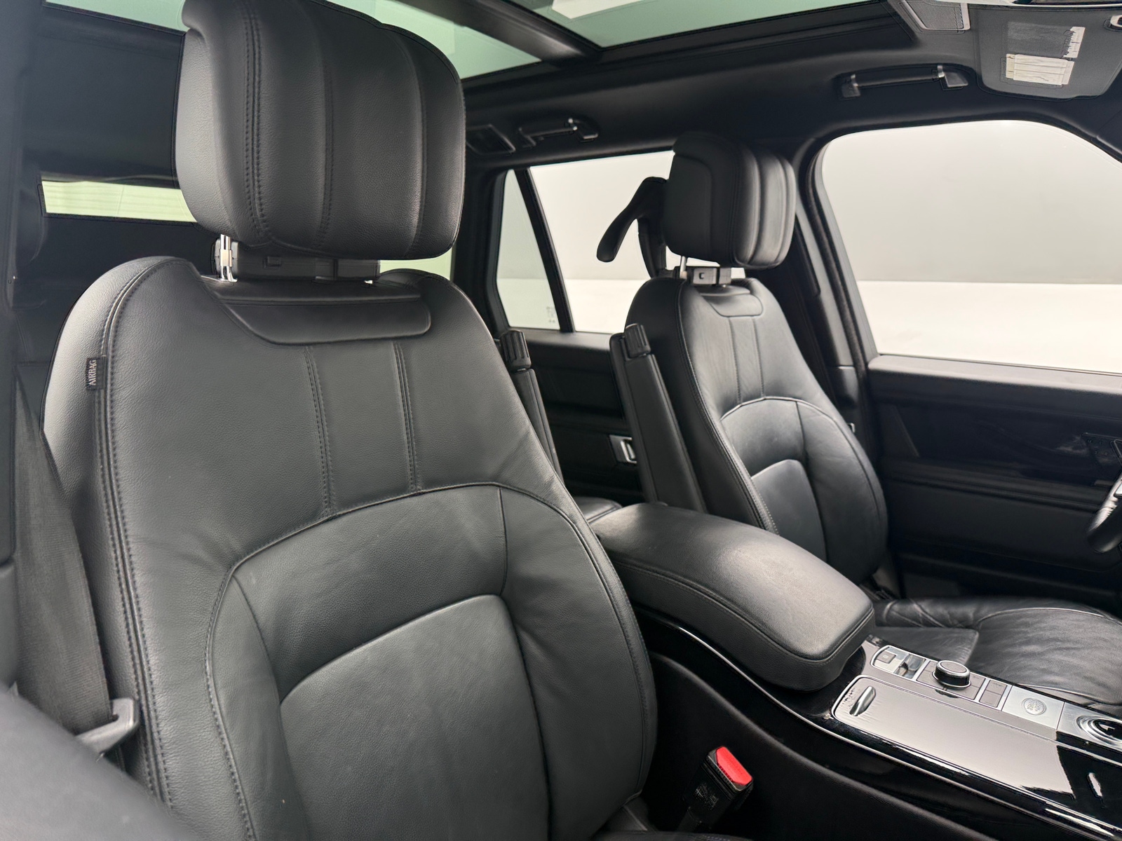 Thumbnail: 2020 Land Rover Range Rover - 2
