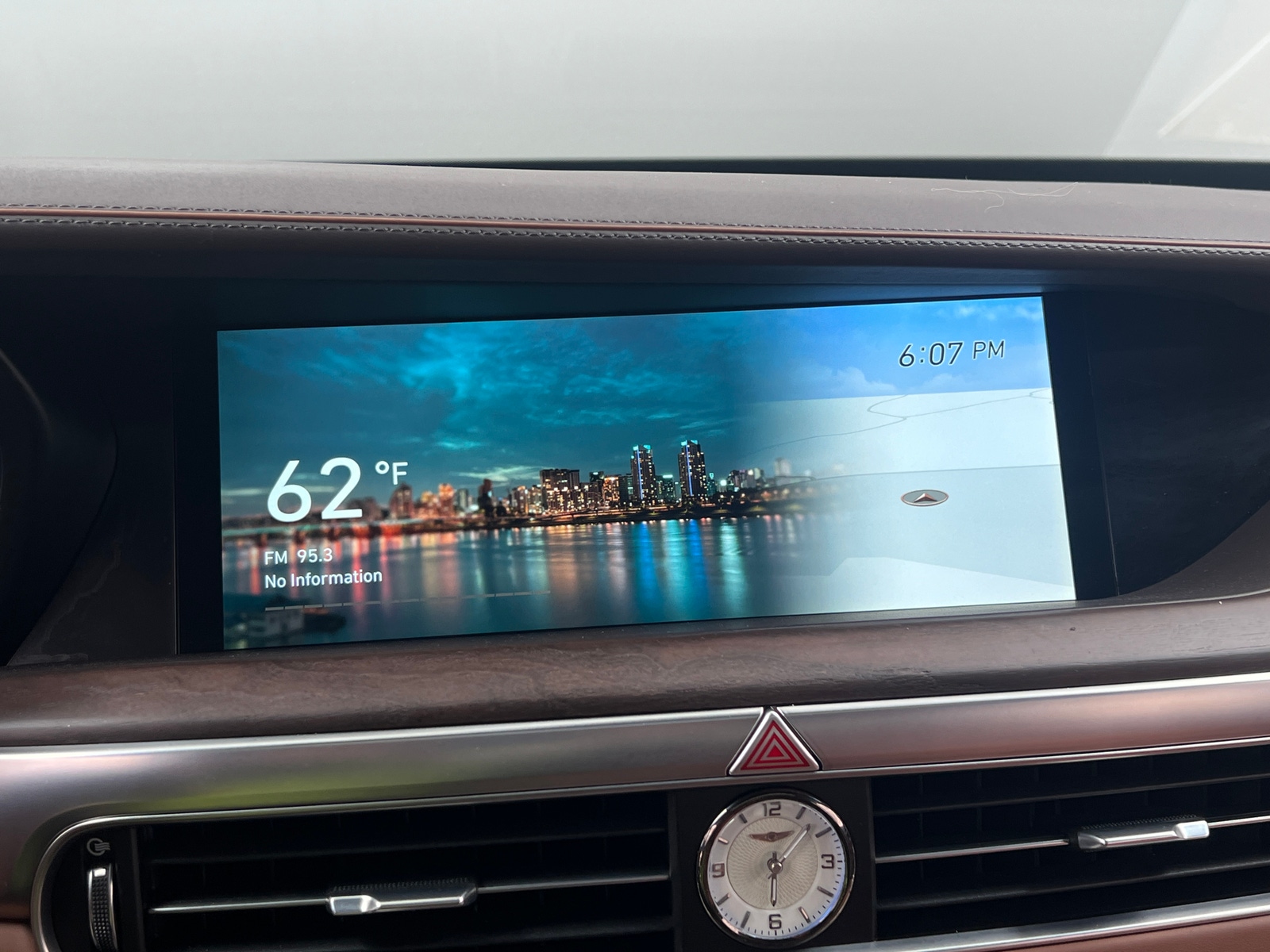 Thumbnail: 2022 Genesis G90 - 3