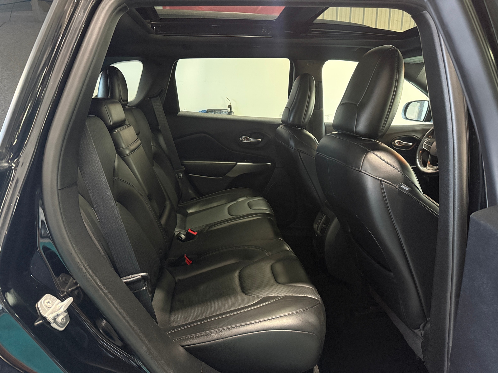 Thumbnail: 2019 Jeep Cherokee - 5
